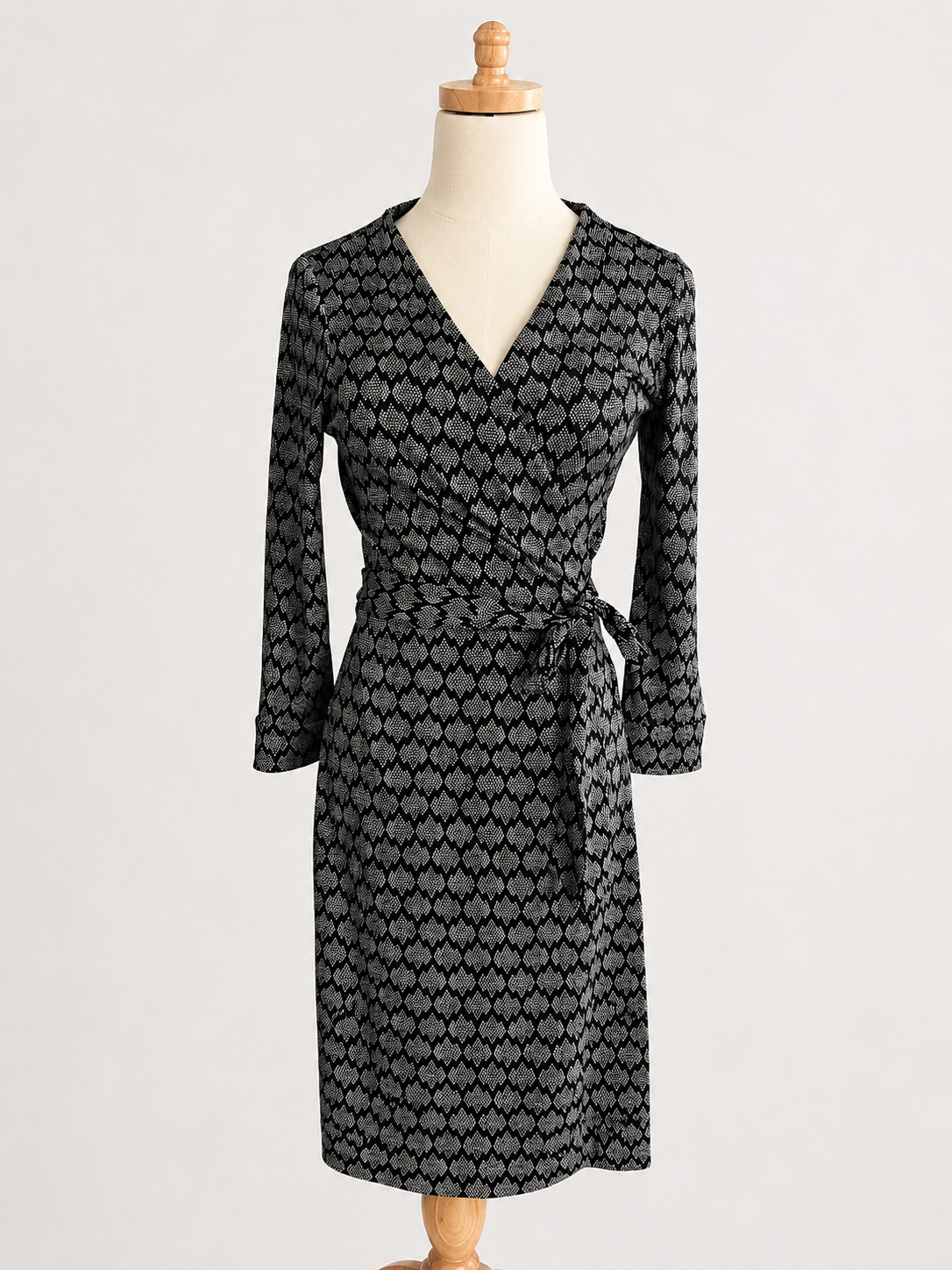Classic NWOT Diane Von Furstenberg DVF W 8 Silk Quiet Luxury