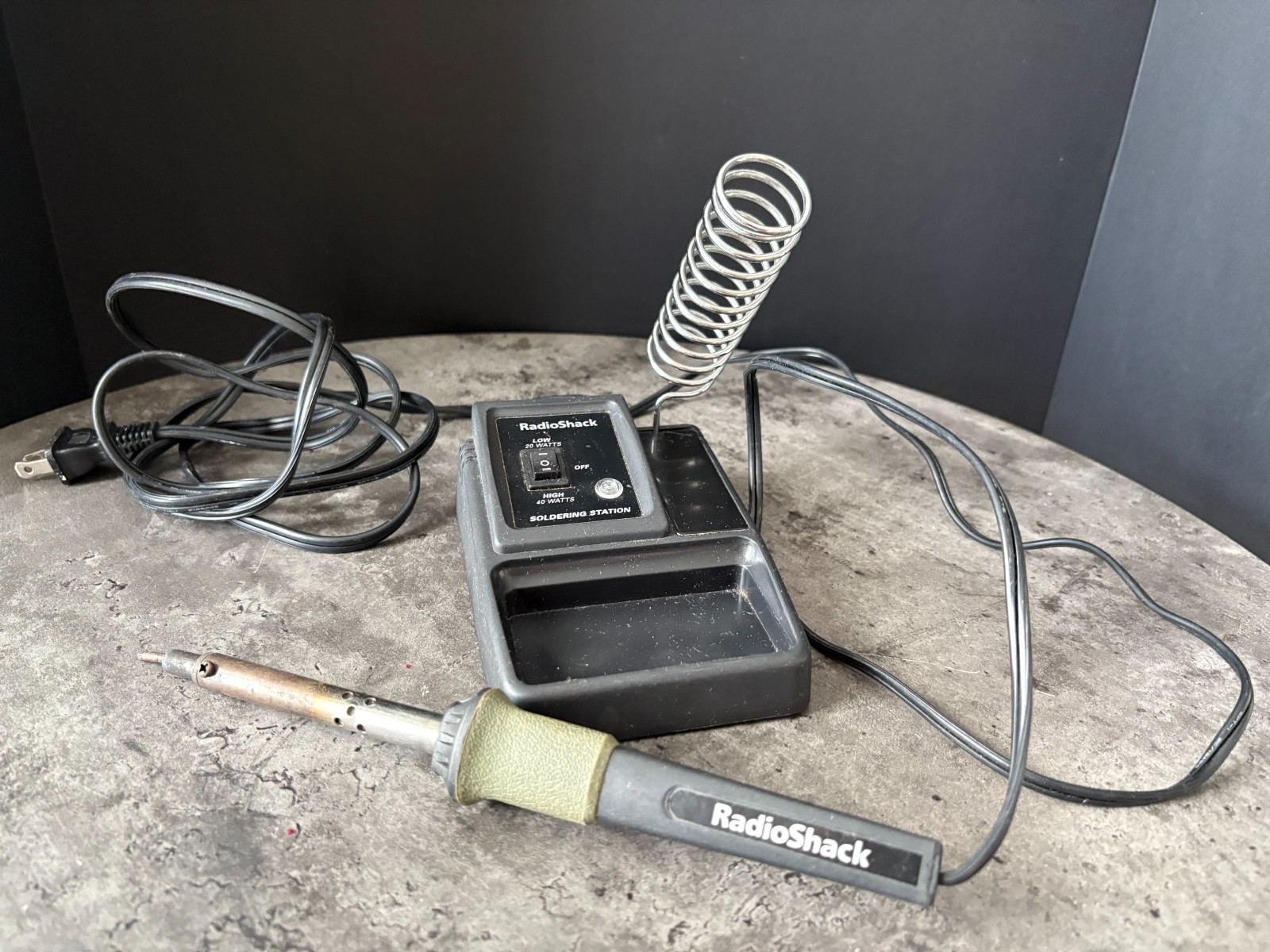 RadioShack 64-2184 Soldering Iron Station 20/40 Watt Dual Power Powers On