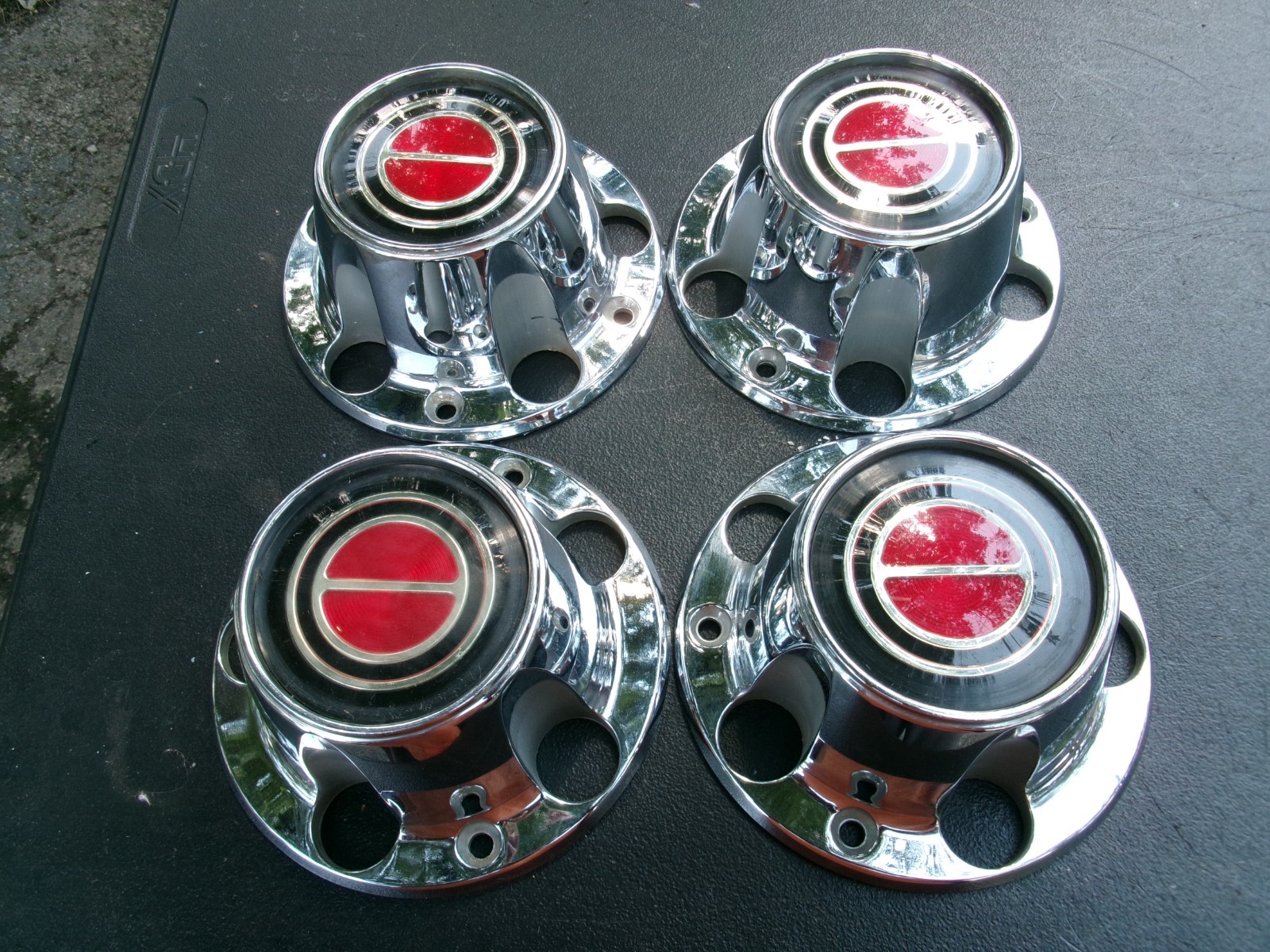 VINTAGE 1980-96 FORD BRONCO F-150 4X4 CENTER HUBCAPS WHEEL COVERS