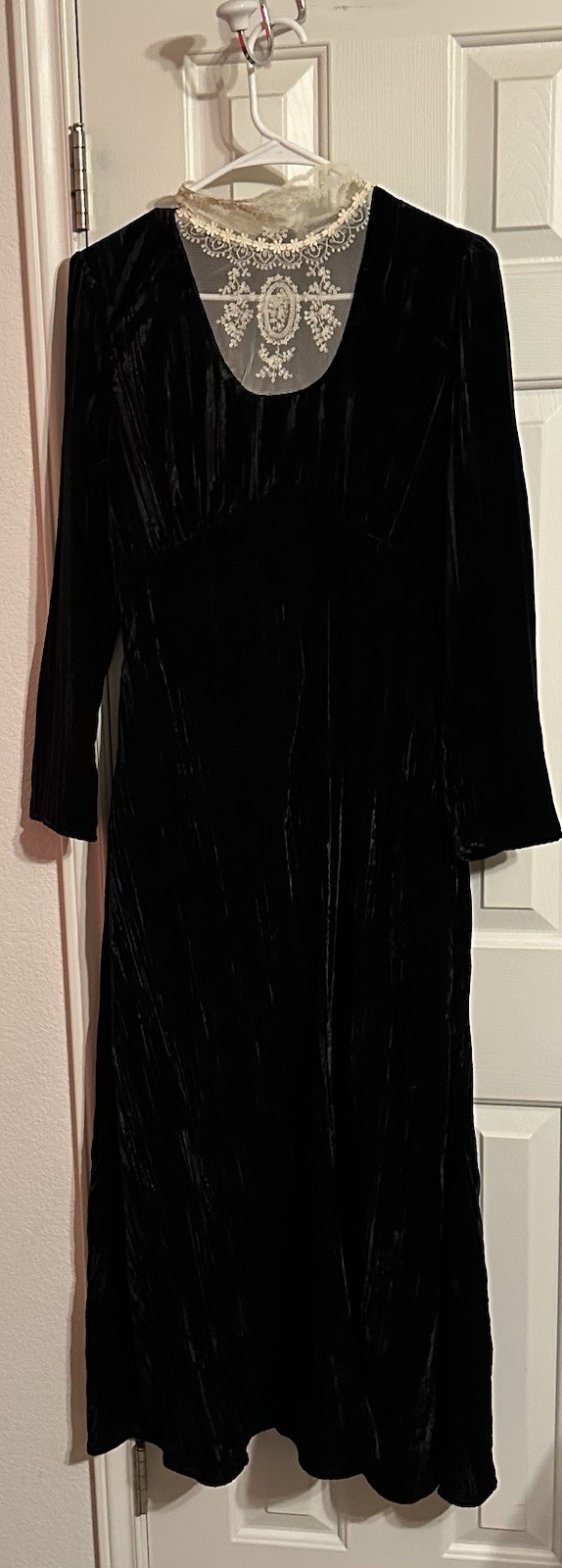 Batsheva Black Crushed Velvet Maxi Dress Victorian Style Lace Size 4 NWT New