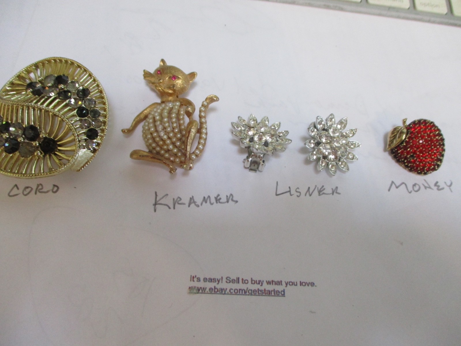 LOT #5 VINTAGE KRAMER SIGNED KITTY PIN & OTHER JEWELRY= 5 PIECES. ALL EXC CND. LOT #5 VINTAGE KRAMER SIGNED KITTY PIN & OTHER JEWELRY= 5 PIECES. ALL EXC CND.