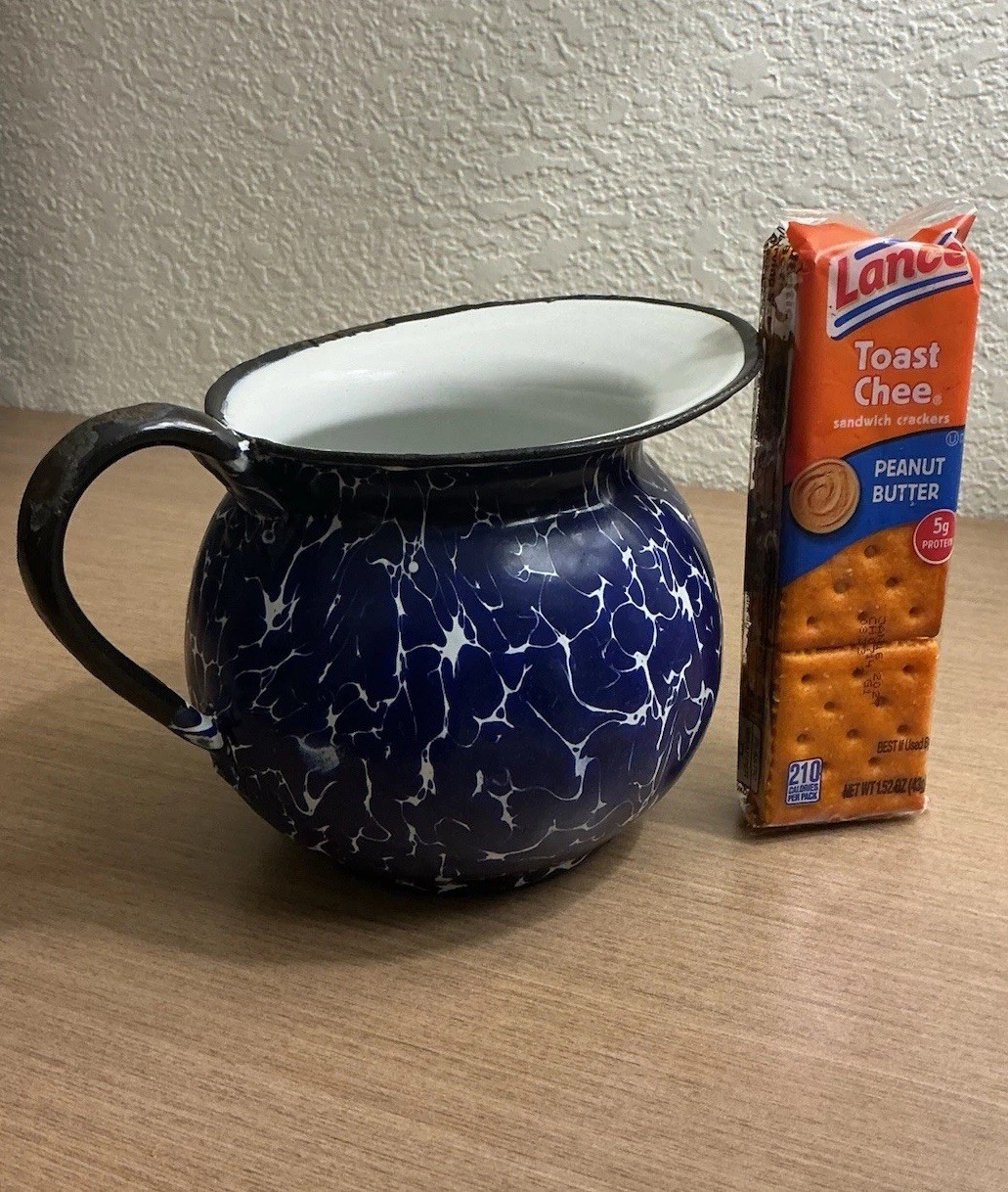 RARE COBALT BLUE SWIRL TINY CREAMER/PITCHER GRANITEWARE ENAMELWARE PRIMITIVE RARE COBALT BLUE SWIRL TINY CREAMER/PITCHER GRANITEWARE ENAMELWARE PRIMITIVE