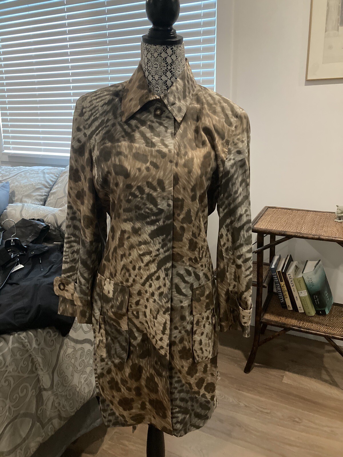 Mint Carlisle 100% Silk Button Full Length Lightweight Coat Leopard Sz 10 NWOT Mint Carlisle 100% Silk Button Full Length Lightweight Coat Leopard Sz 10 NWOT