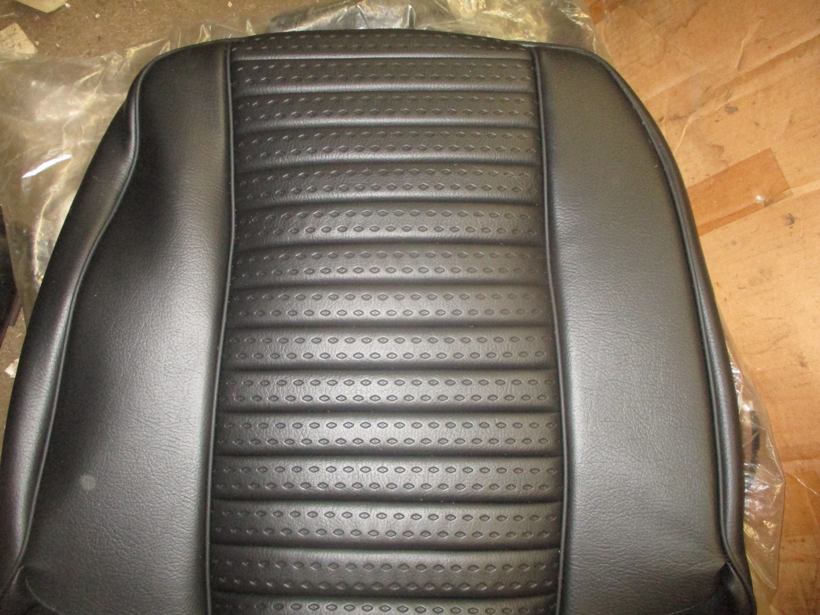 Triumph TR6 Seat Upholstery Kit Set Black 1973-1976 NOS by TRF Rare Triumph TR6 Seat Upholstery Kit Set Black 1973-1976 NOS by TRF Rare