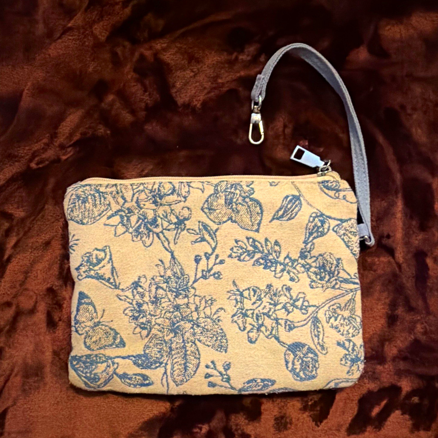 Beige & Blue Floral Zippered Wristlet Wallet Pouch w/ Wrist Strap Women Beige & Blue Floral Zippered Wristlet Wallet Pouch w/ Wrist Strap Women