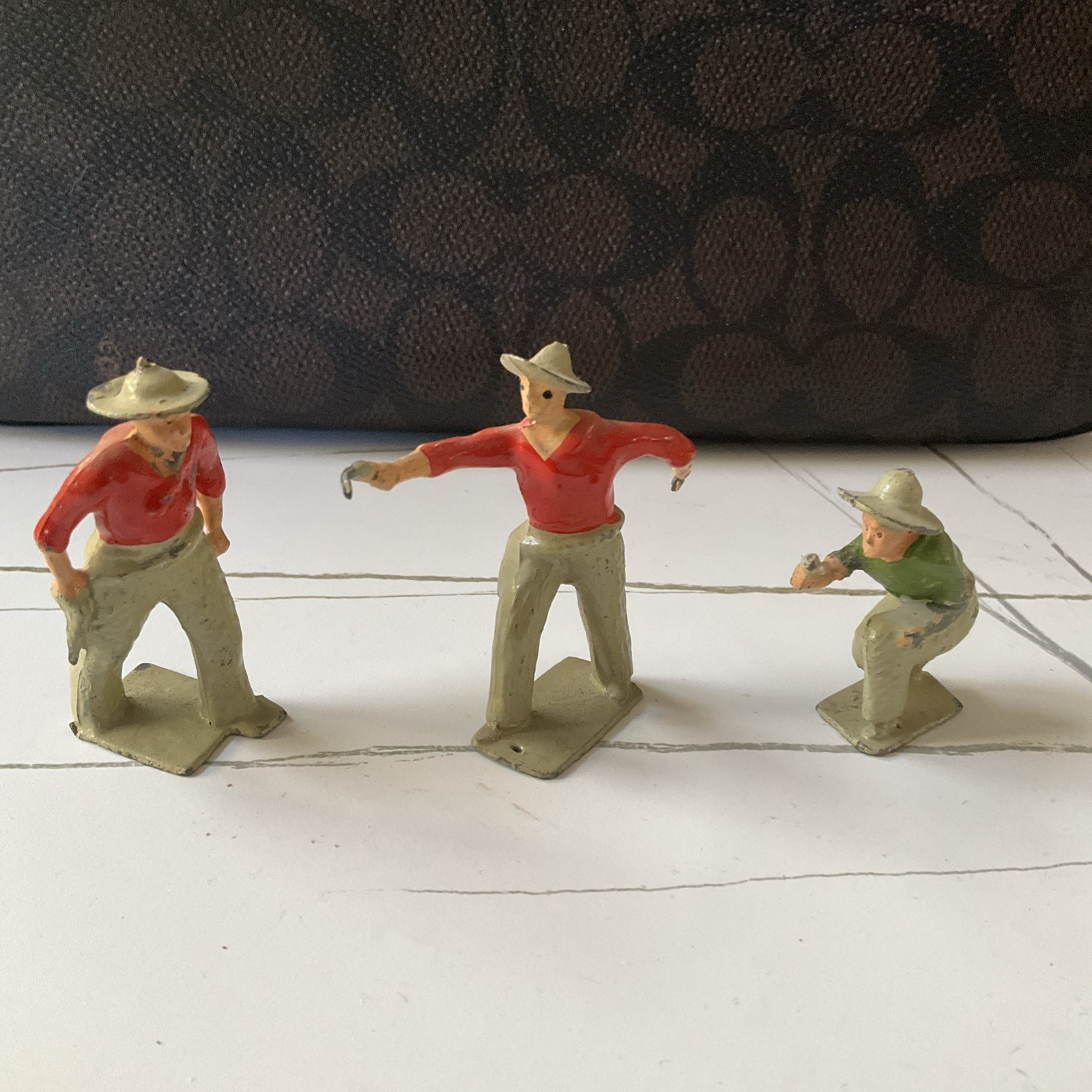 š„VINTAGE BRITAINS ENGLAND LEAD COWBOYS SET OF 3 DIFFERENTš„ š„VINTAGE BRITAINS ENGLAND LEAD COWBOYS SET OF 3 DIFFERENTš„