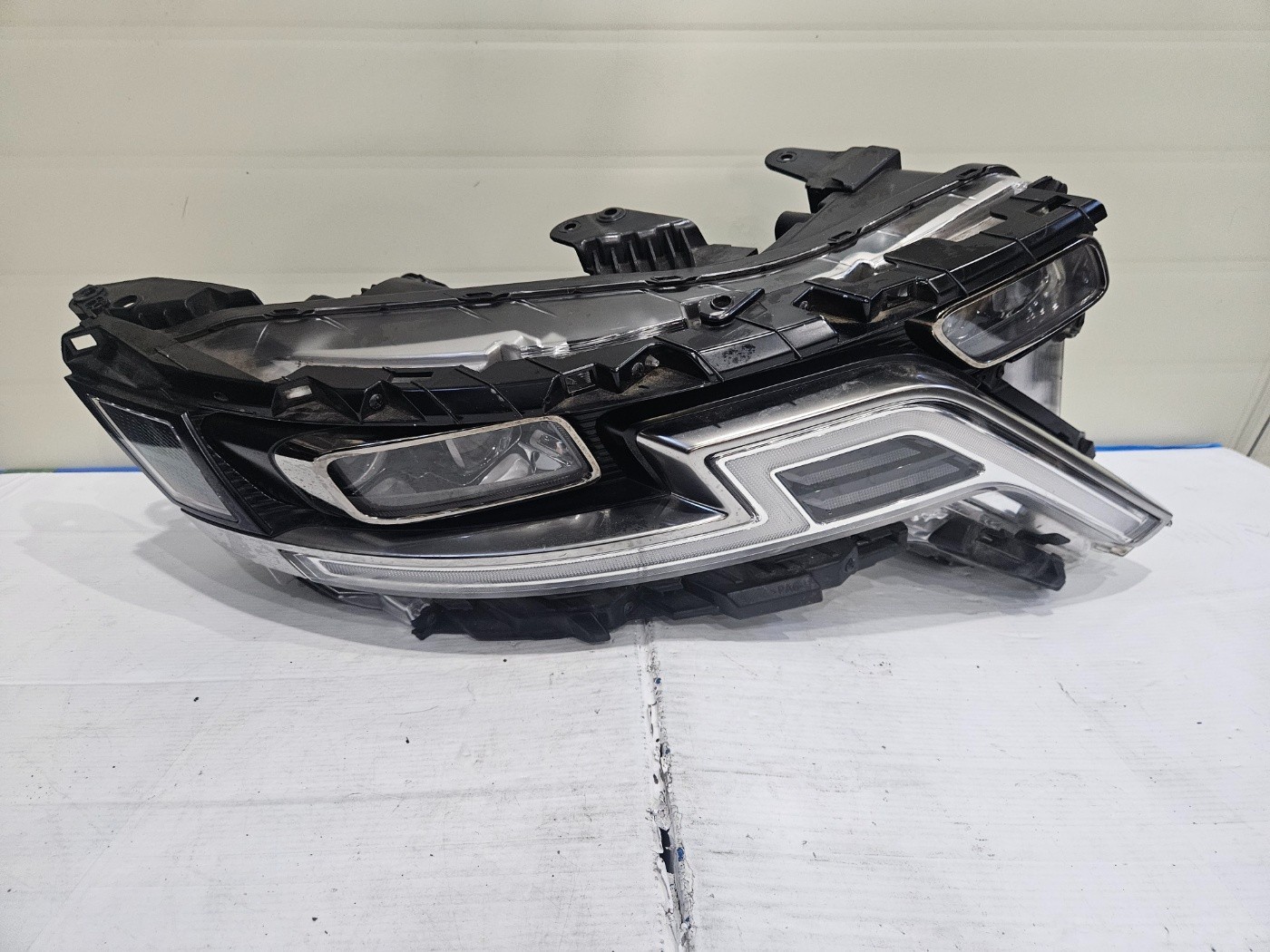2022 - 2024 Kia CARNIVAL RIGHT LED Headlight USED OEM GENUINE 92102-RO 2022 - 2024 Kia CARNIVAL RIGHT LED Headlight USED OEM GENUINE 92102-RO