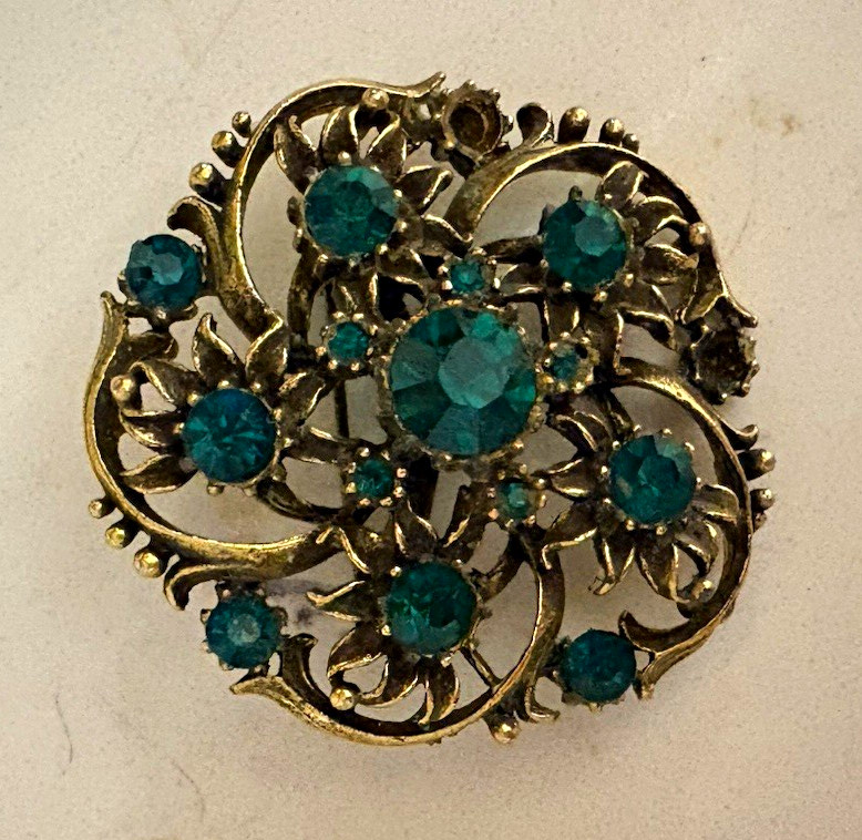 Coro mid-century openwork dimensional floral brooch Coro mid-century openwork dimensional floral brooch
