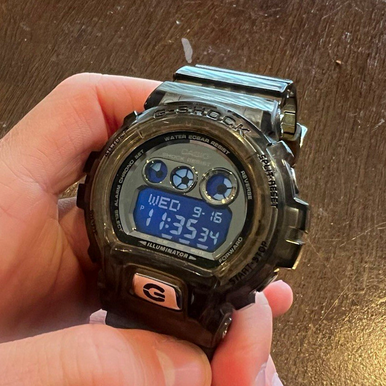 Casio G-SHOCK Men\'s Digital Shock-Resist 200m Black Resin Date
