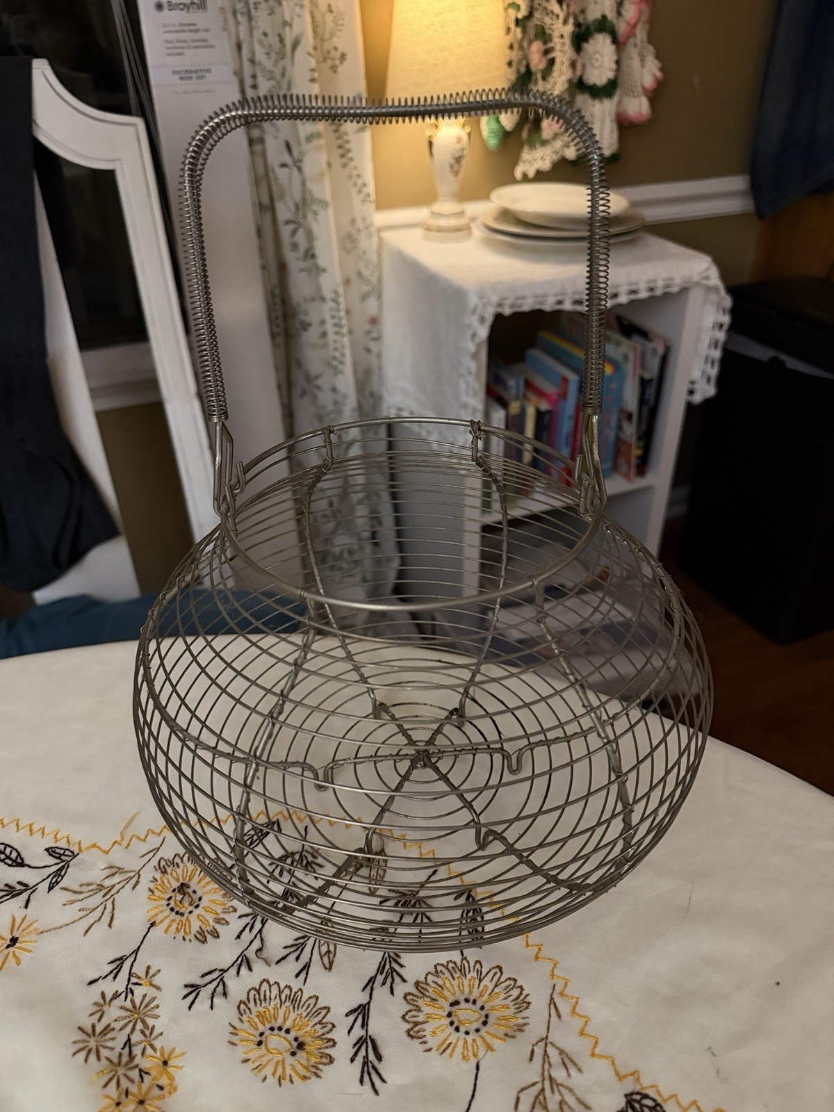 Vintage French Style Wire Egg Basket Wire Mesh Gathering Basket with Coil Handle