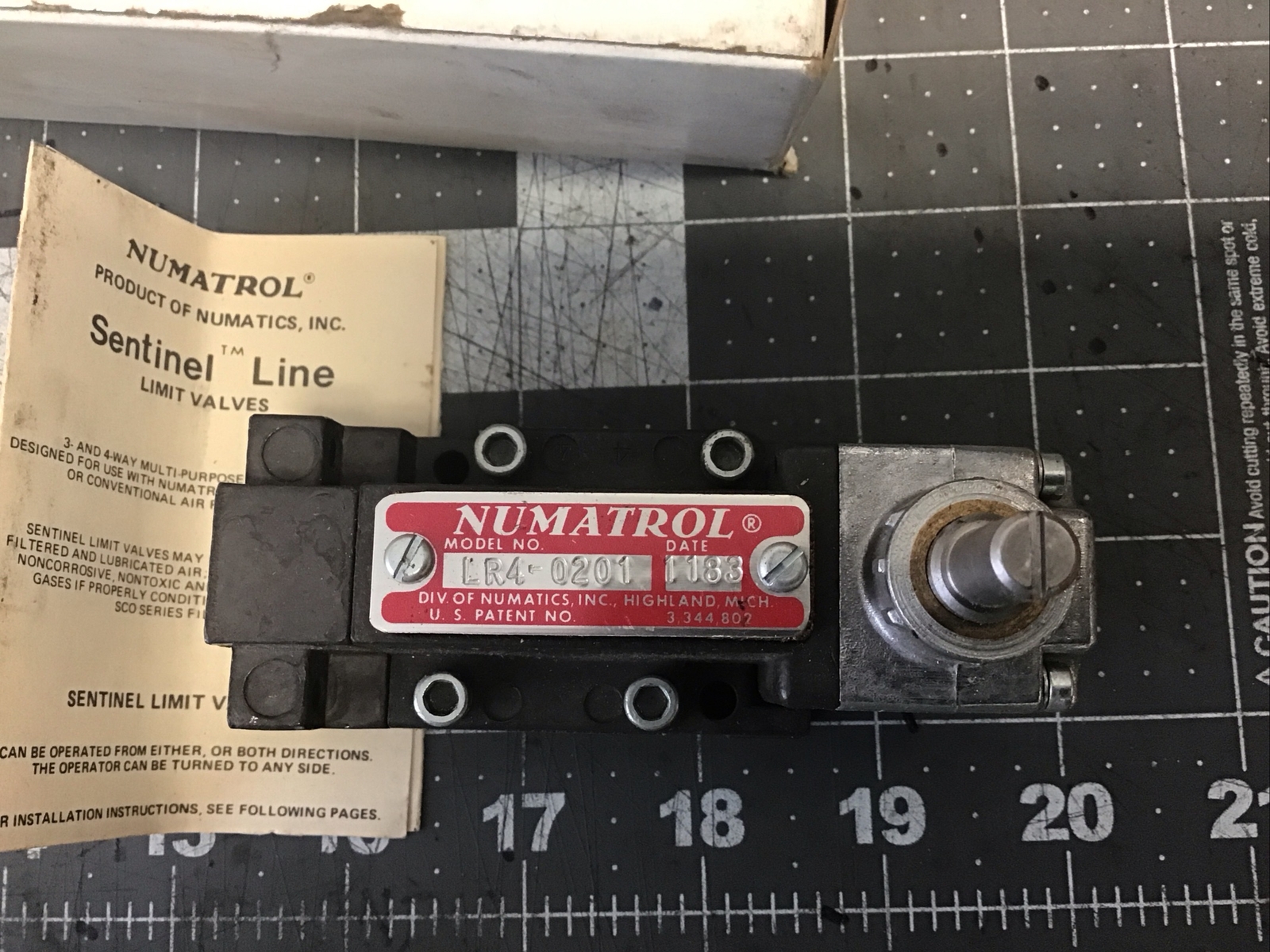 Numatrol LR4-0201 Numatics Limit Switch New (LMP04Z)