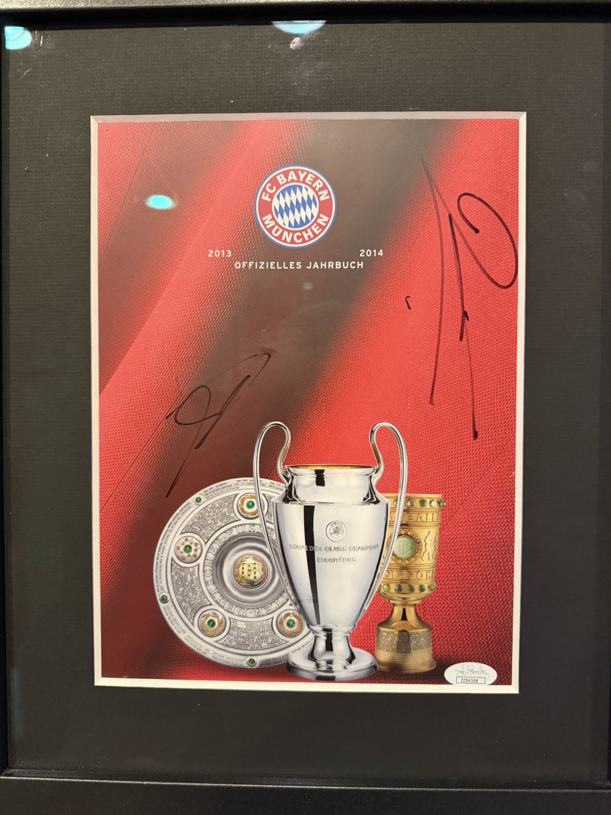 FC Bayern Munich 2013-2014 Official Yearbook Signed Robert Lewandowski