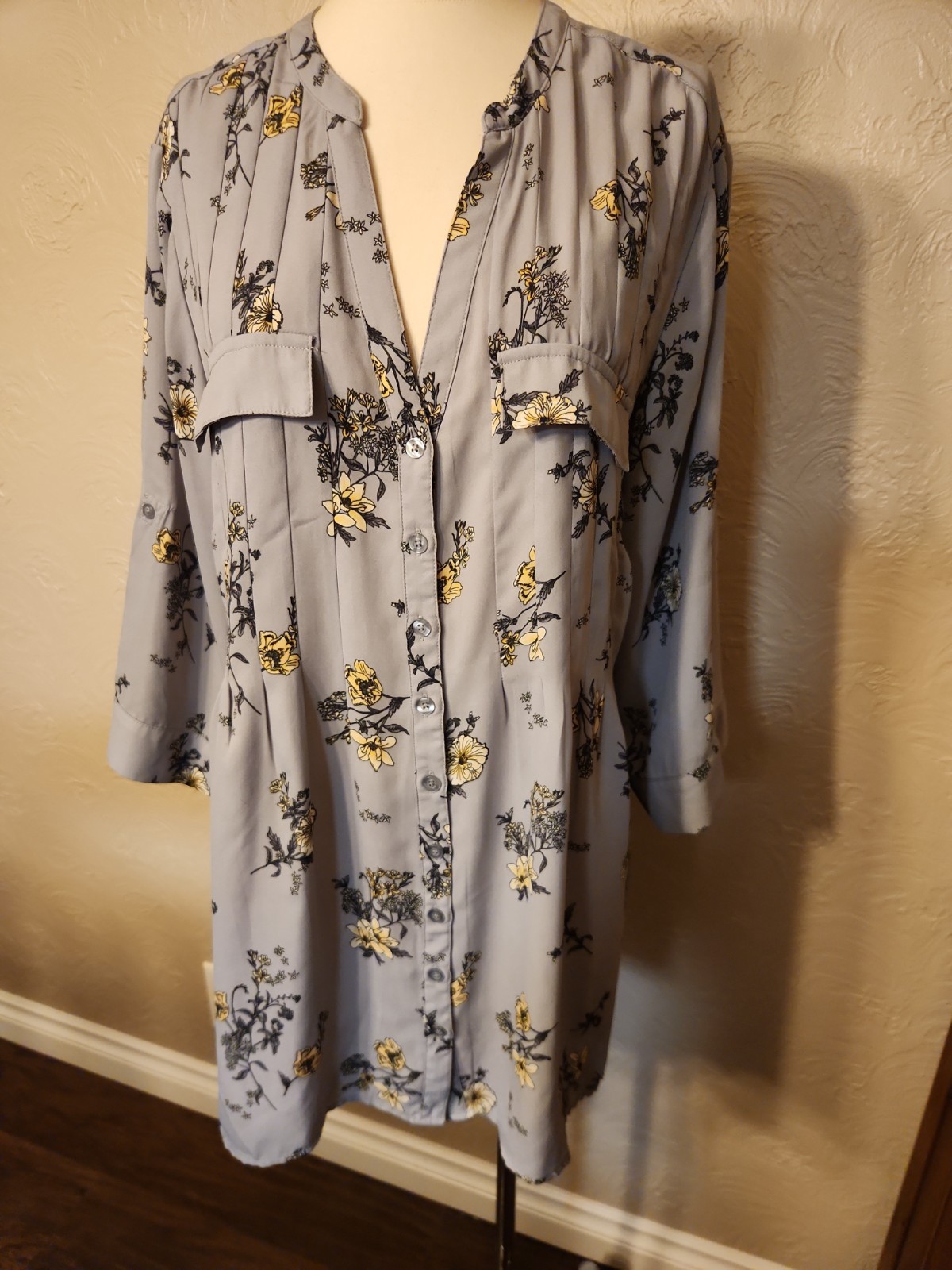 Torrid Grey Floral Georgette Hi-Low Tunic Tie Back Blouse Size 2 2X Very Pretty 