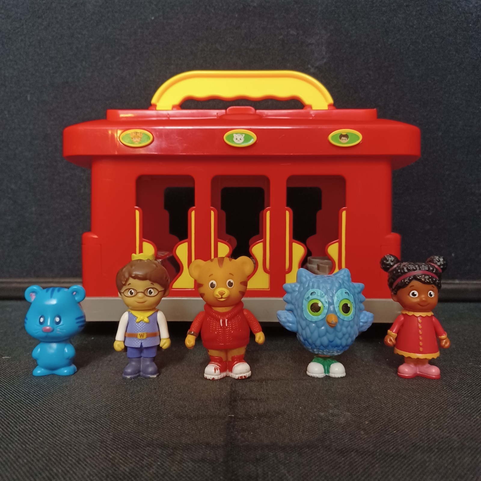2015 Daniel Tiger\'s Neighborhood Electronic Trolley And Figures Lot O Tigey 