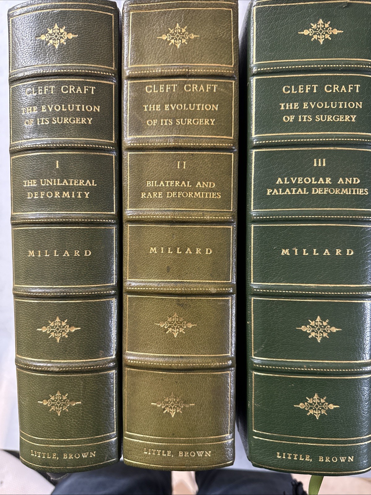 Cleft Craft LEATHER SET :The Evolution of Its Surgery: The Unilateral-Signed Cleft Craft LEATHER SET :The Evolution of Its Surgery: The Unilateral-Signed