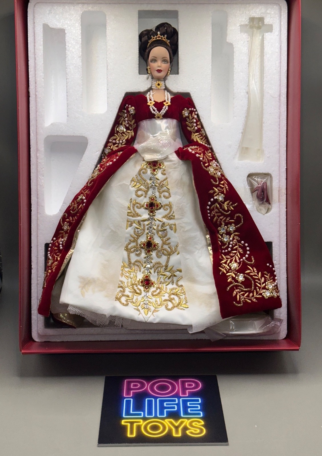 Vintage 2000 Mattel “Faberge Imperial Splendor Barbie” #27028 *NRFB* w/ Shipper