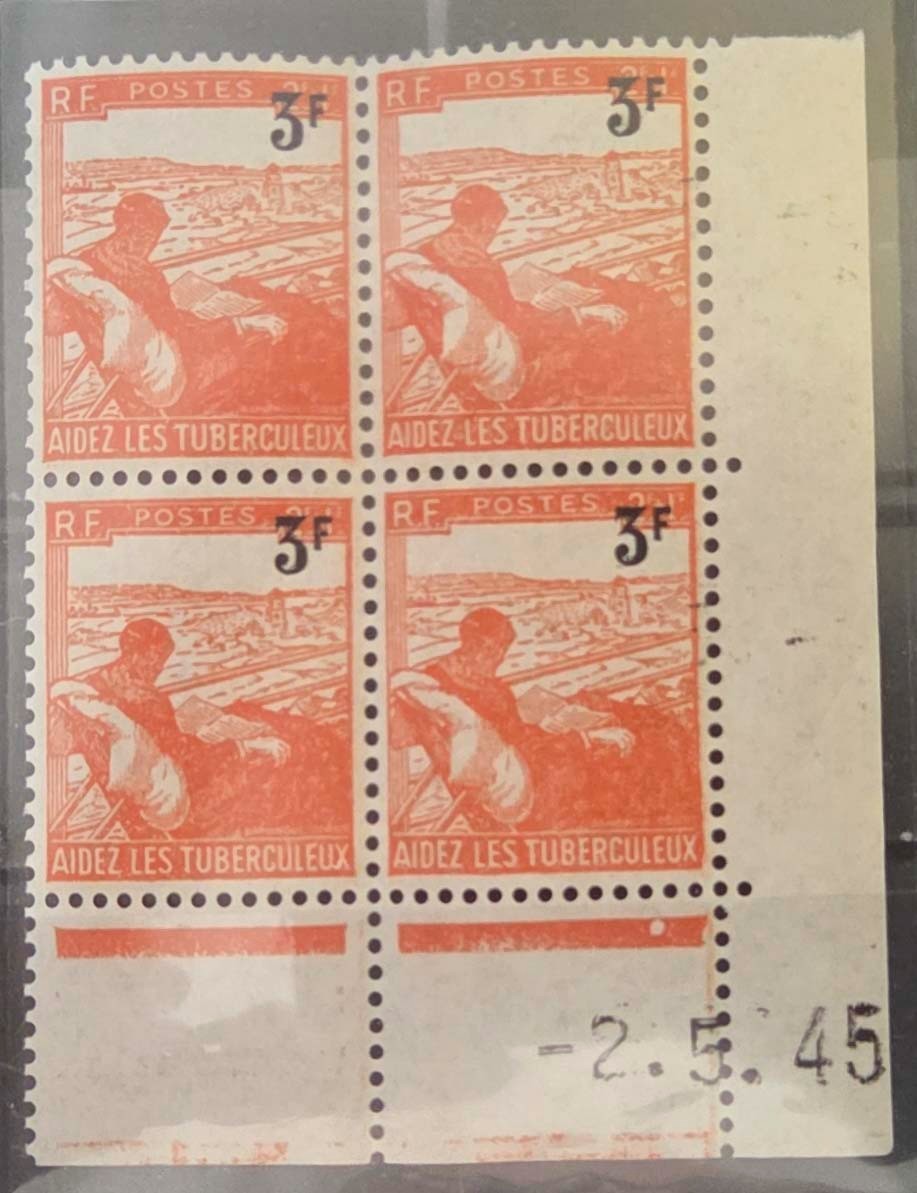 9214 - FRANCE - SCOTT# 561 - DATED BLOCK OF 4 - MNH