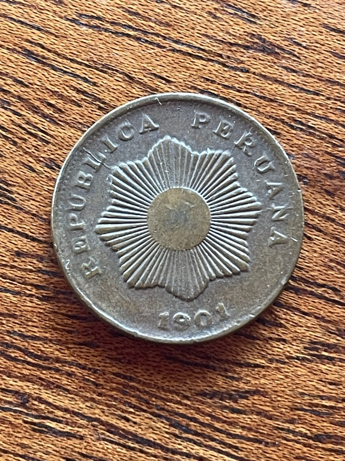 1901 Peru 1 Un Centavo Bronze Coin very hard to find w176