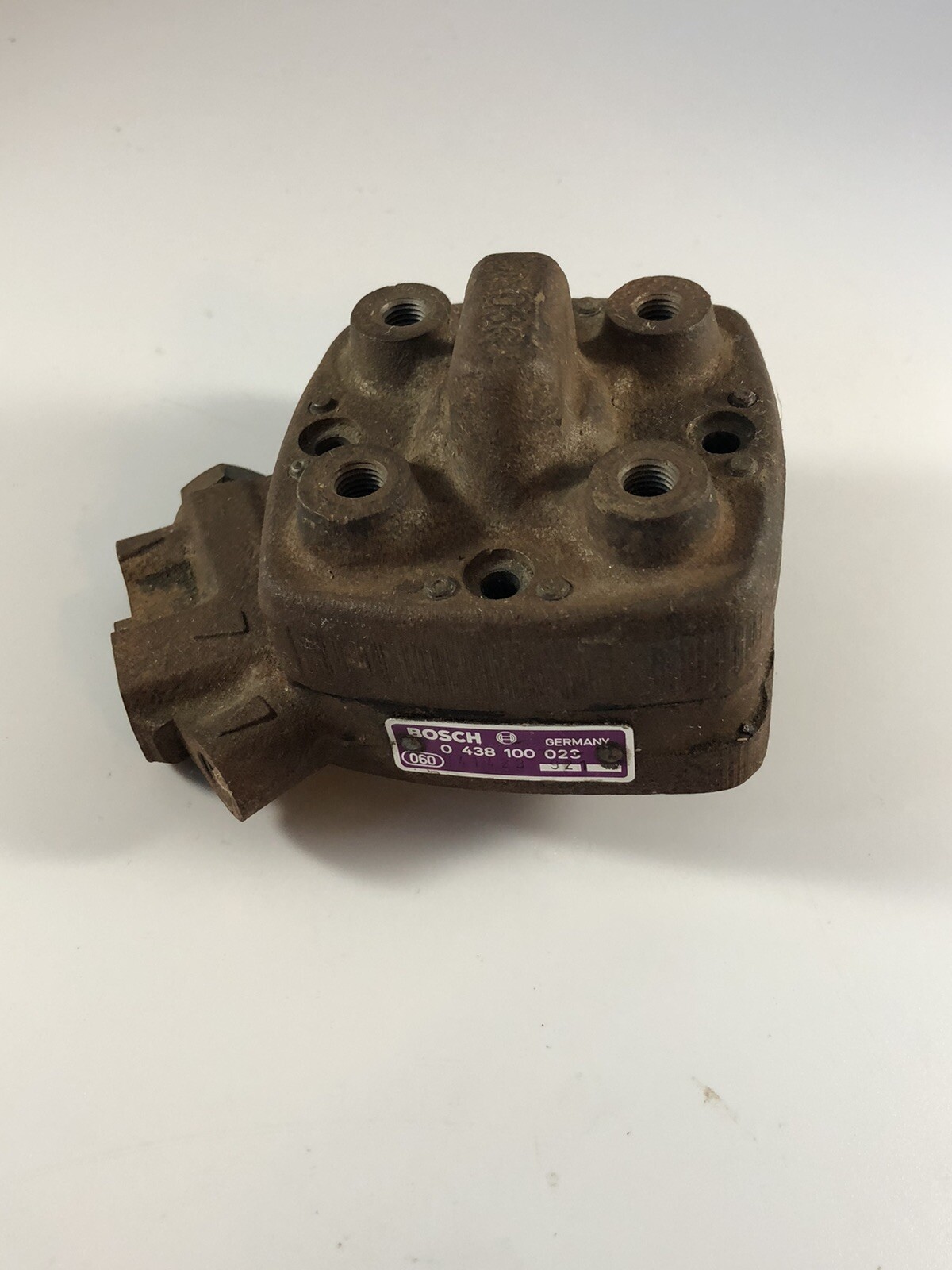 BMW E12 E21 Bosch fuel distributor 0438100023 13511266343 Untested AW1 BMW E12 E21 Bosch fuel distributor 0438100023 13511266343 Untested AW1