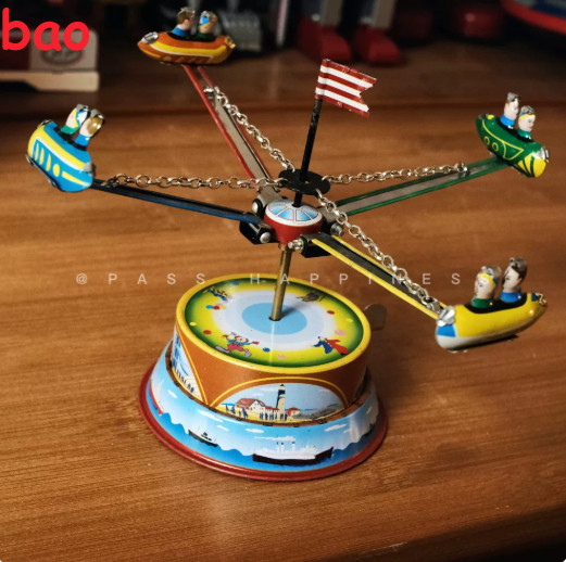 Nostalgic Wind-up Toy Amusement Park Decorative Rotating Aircraft Birthday Gift