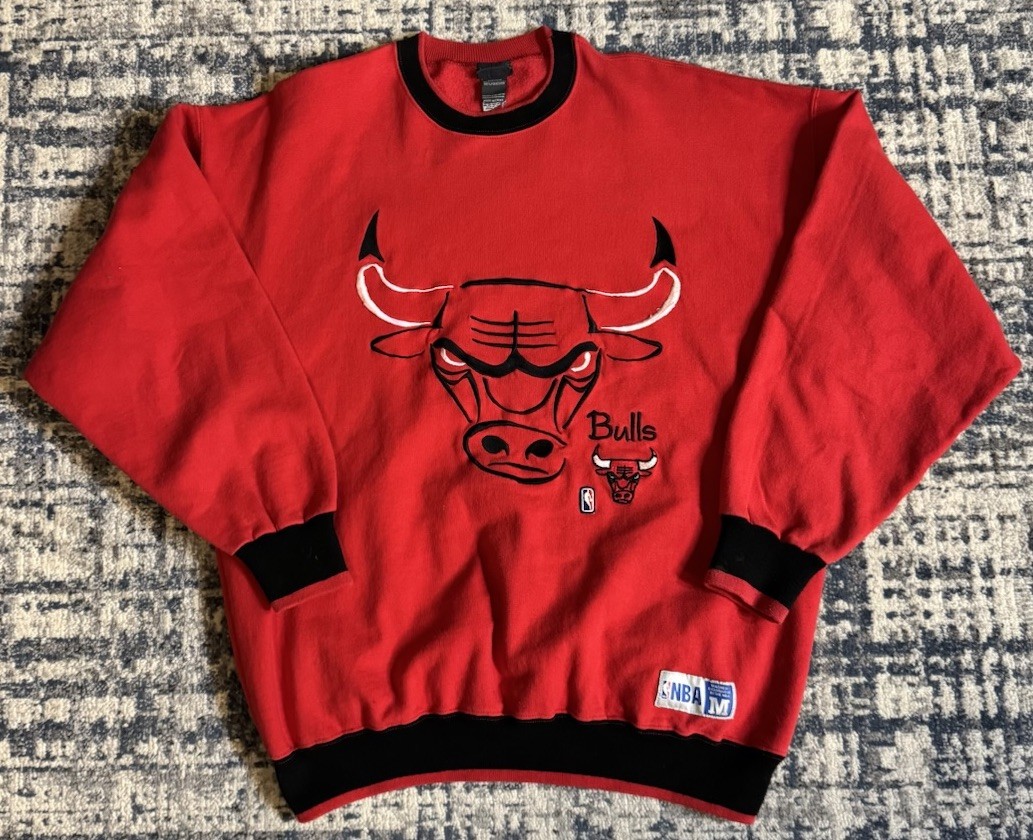 Vintgae 90s Chicago Bulls Big Logo Embroidered NBA Sweatshirt M Michael Jordan Vintgae 90s Chicago Bulls Big Logo Embroidered NBA Sweatshirt M Michael Jordan