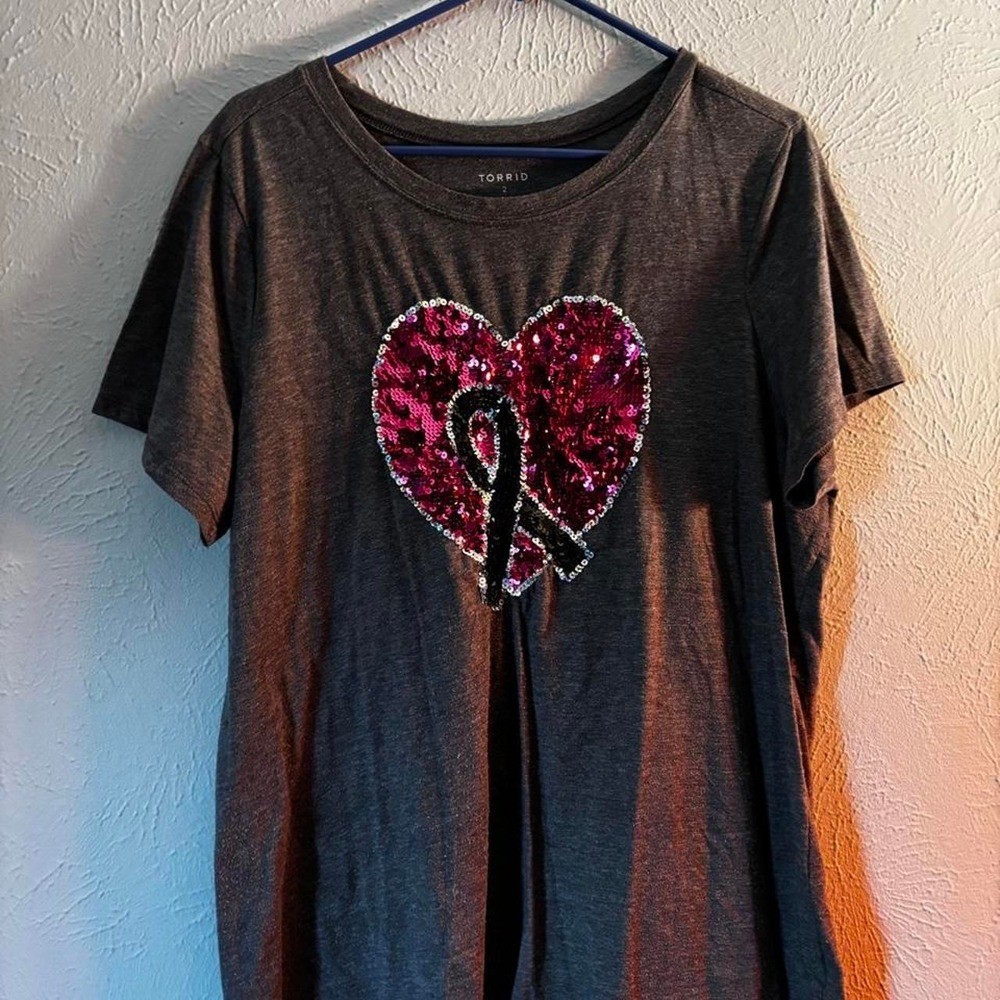 Torrid Womens Grey Sequin Heart Ribbon Graphic Tee Shirt Plus Size 2 2X 15611556 Torrid Womens Grey Sequin Heart Ribbon Graphic Tee Shirt Plus Size 2 2X 15611556