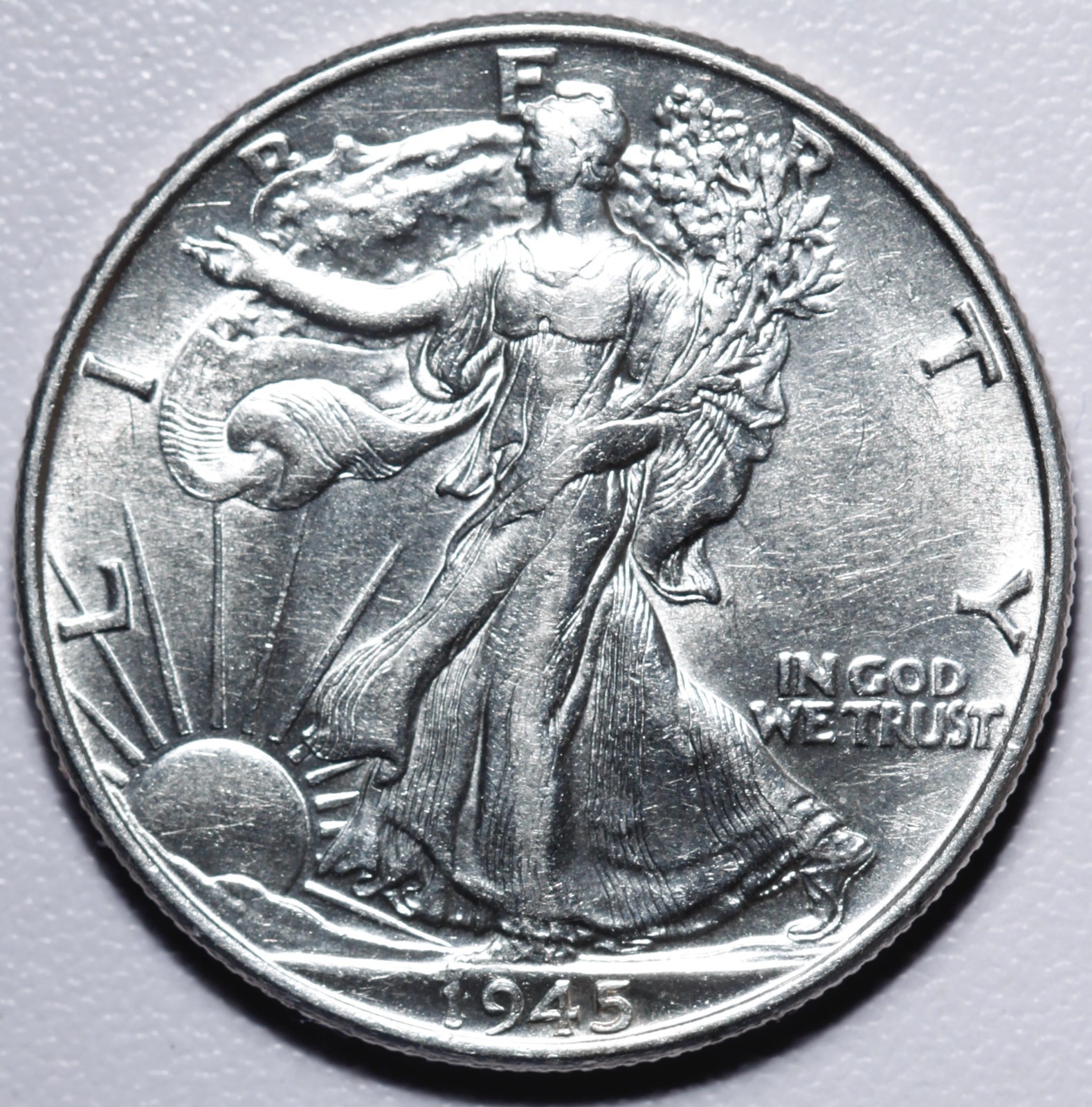 1945-P WALKING LIBERTY HALF DOLLAR - BU UNC 1945-P WALKING LIBERTY HALF DOLLAR - BU UNC