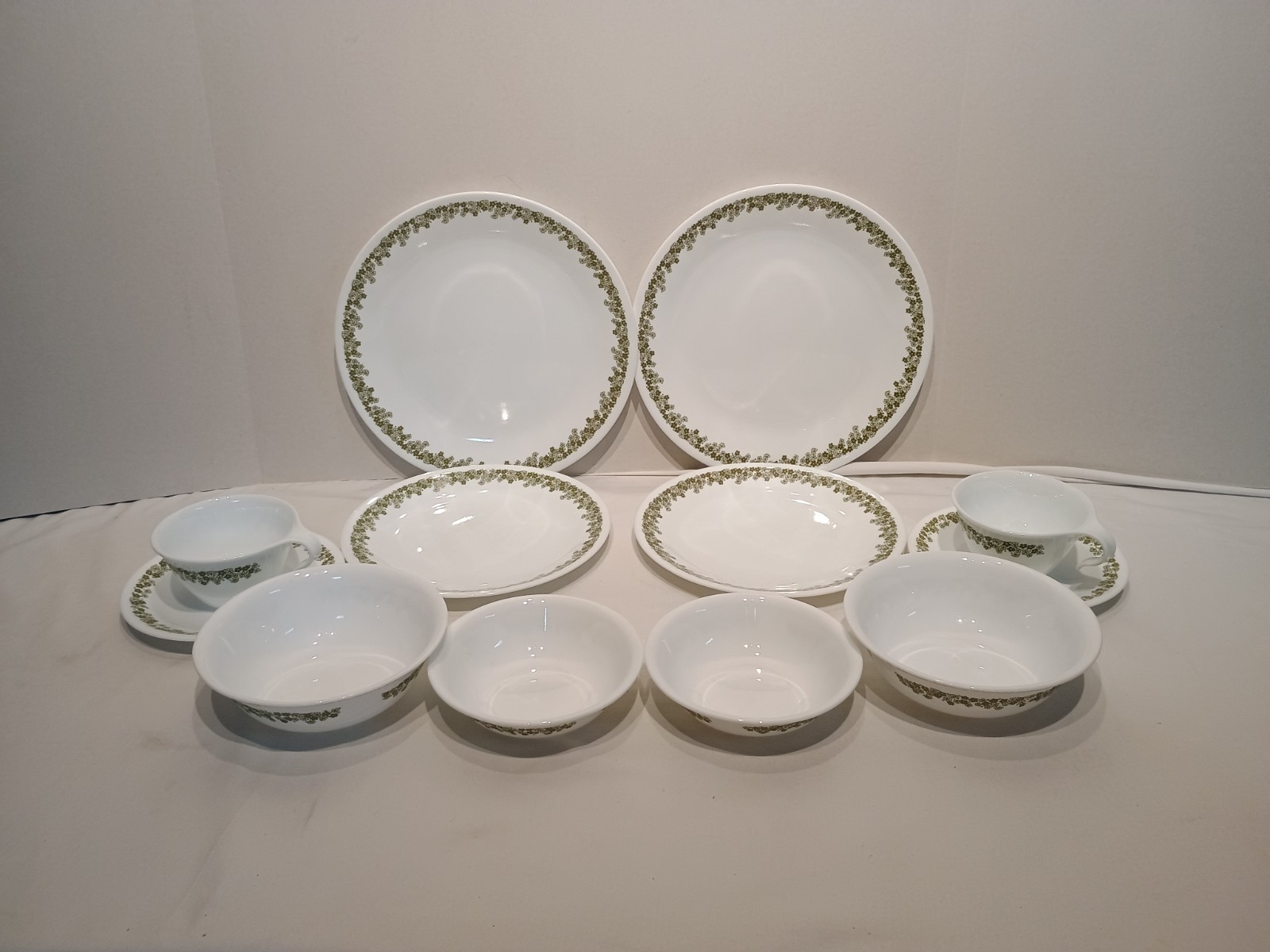 Vtg Corelle Spring Blossom Crazy Daisy Dinnerware 12-pc Service for 2 
