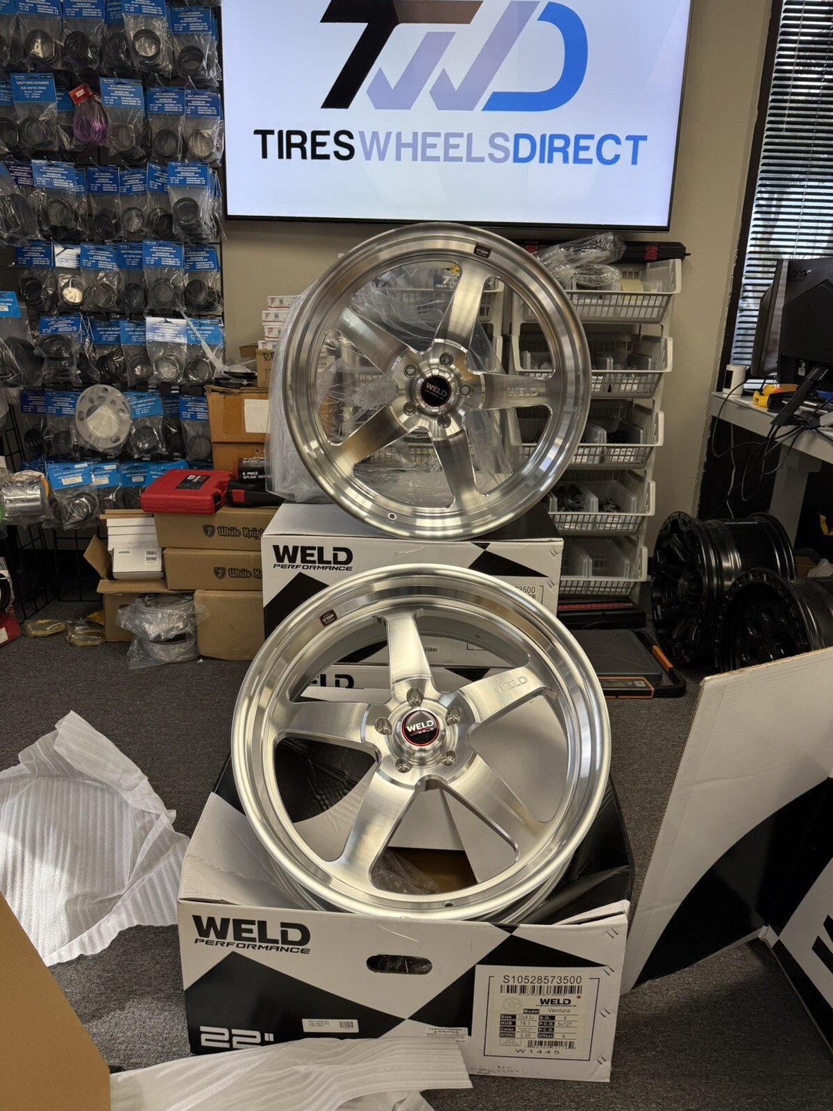 (Set-4) WELD Ventura 22x8.5 22x10.5 5x127/5x5 Silver Machined 6mm wheels rims (Set-4) WELD Ventura 22x8.5 22x10.5 5x127/5x5 Silver Machined 6mm wheels rims