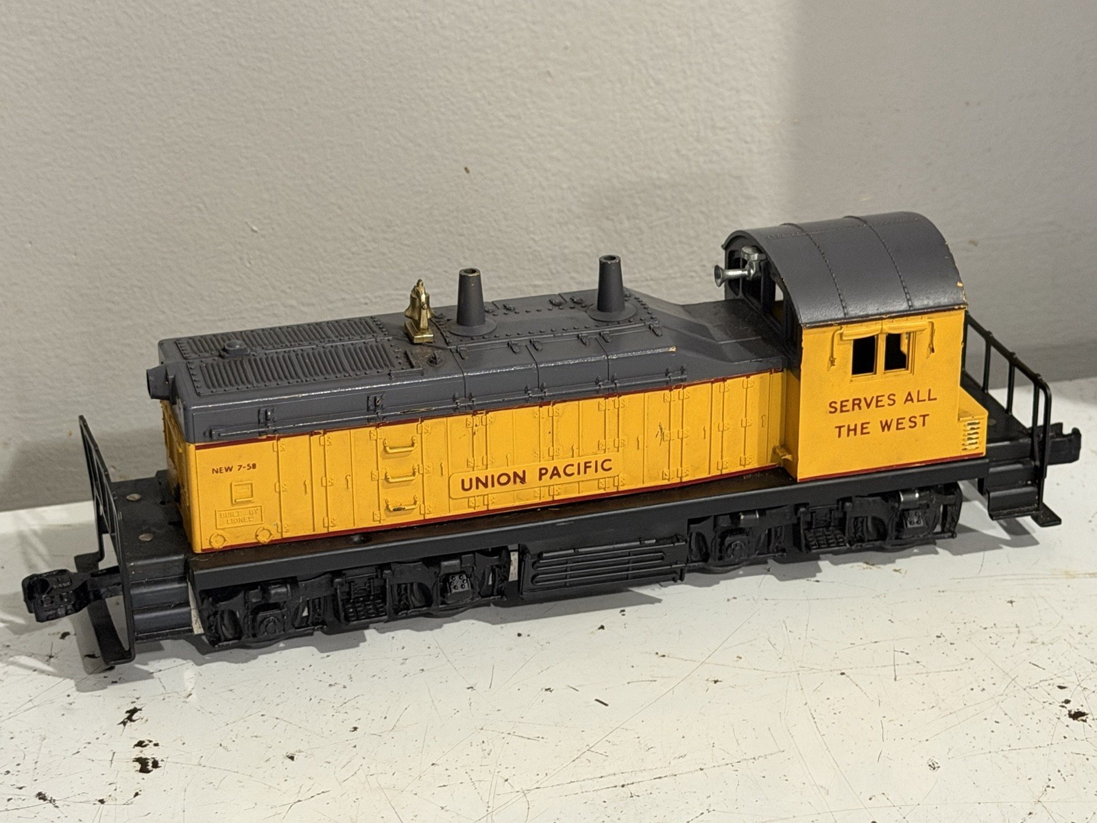 Vtg Lionel postwar O Gauge 613 Union Pacific NW2 Switcher UNTESTED Vtg Lionel postwar O Gauge 613 Union Pacific NW2 Switcher UNTESTED