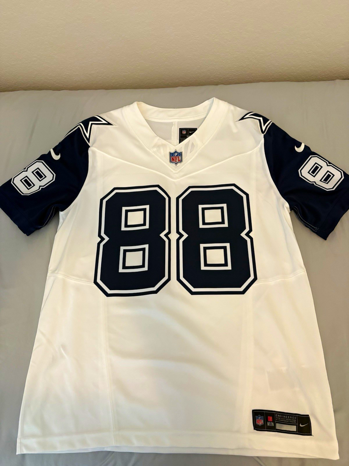Nike FUSE LIMITED Dallas Cowboys CeeDee Lamb #88 NFL ALTERNATE Jersey Men’s M Nike FUSE LIMITED Dallas Cowboys CeeDee Lamb #88 NFL ALTERNATE Jersey Men’s M
