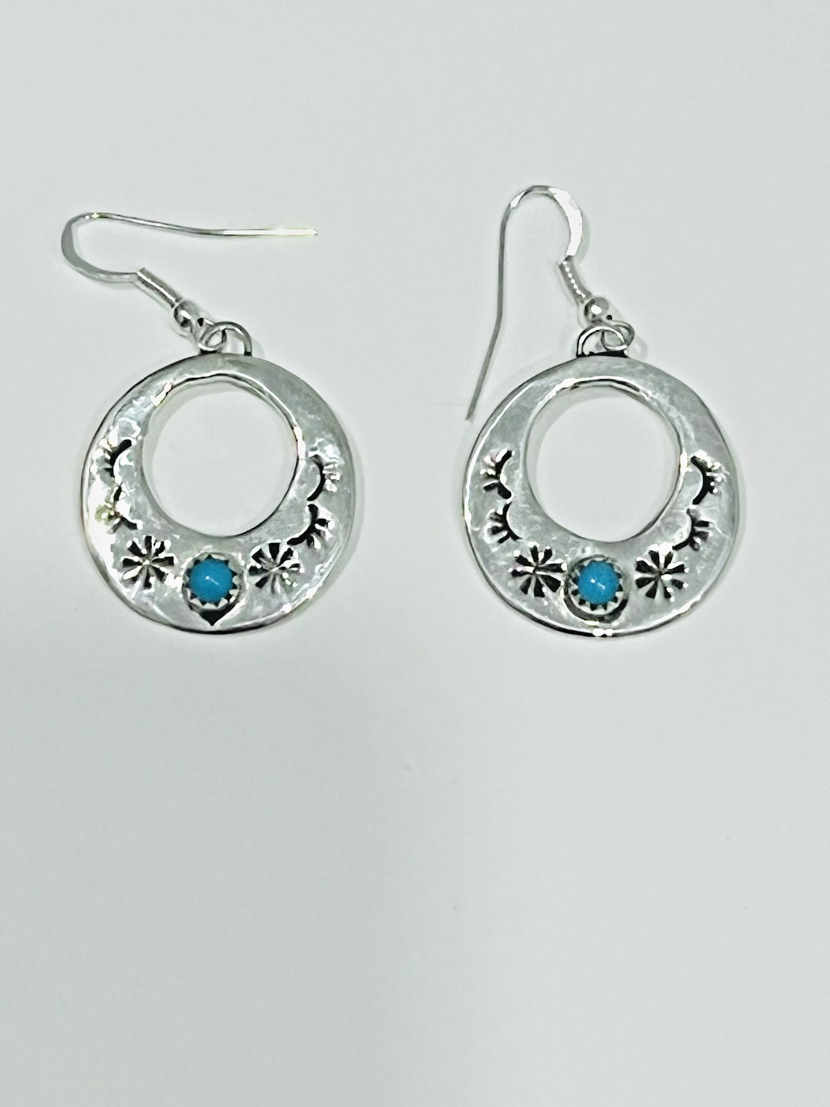 BEAUTIFUL VINTAGE STERLING SILVER NAVAJO DANGLE HOOP EARRINGS W/ TURQUOISE STONE BEAUTIFUL VINTAGE STERLING SILVER NAVAJO DANGLE HOOP EARRINGS W/ TURQUOISE STONE