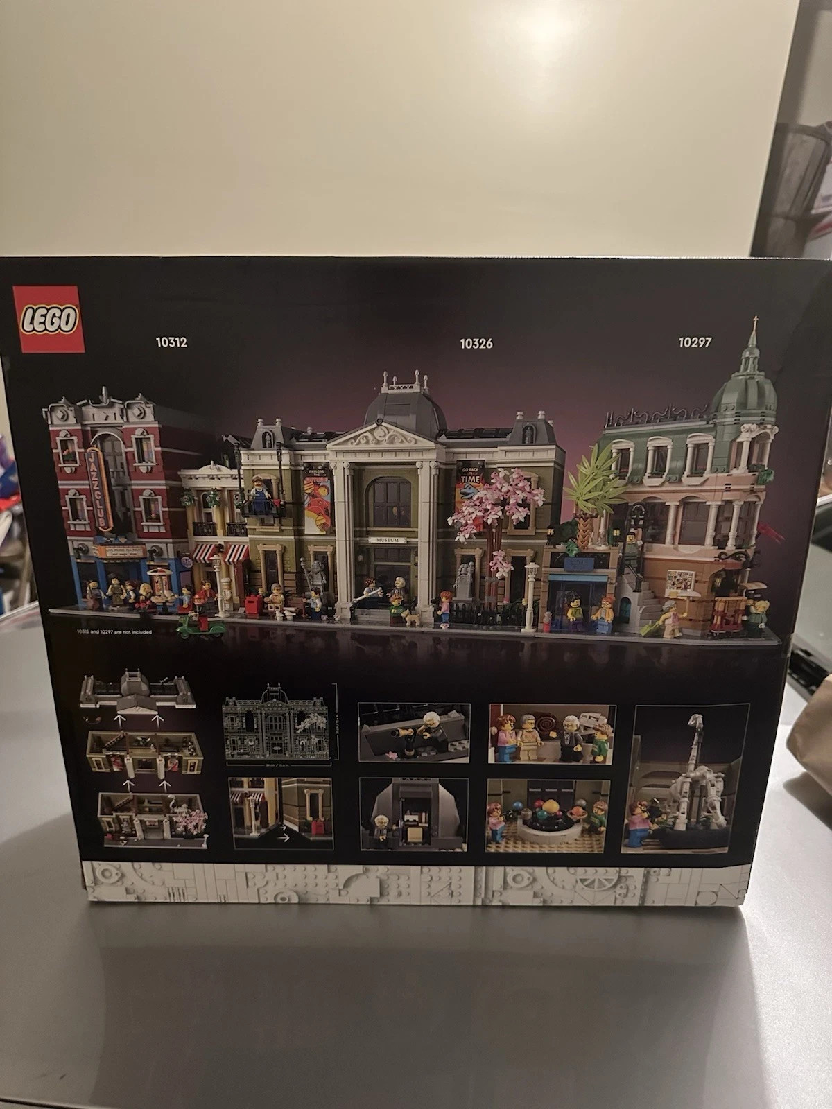 LEGO Icons: Natural History Museum (10326)