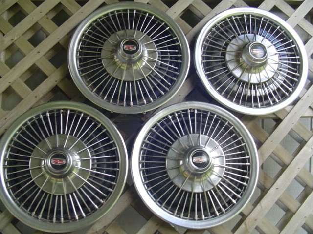 1970 1971 1972 1973 MERCURY COUGAR XR7 HUBCAPS  WHEEL COVERS CENTER CAPS VINTAGE