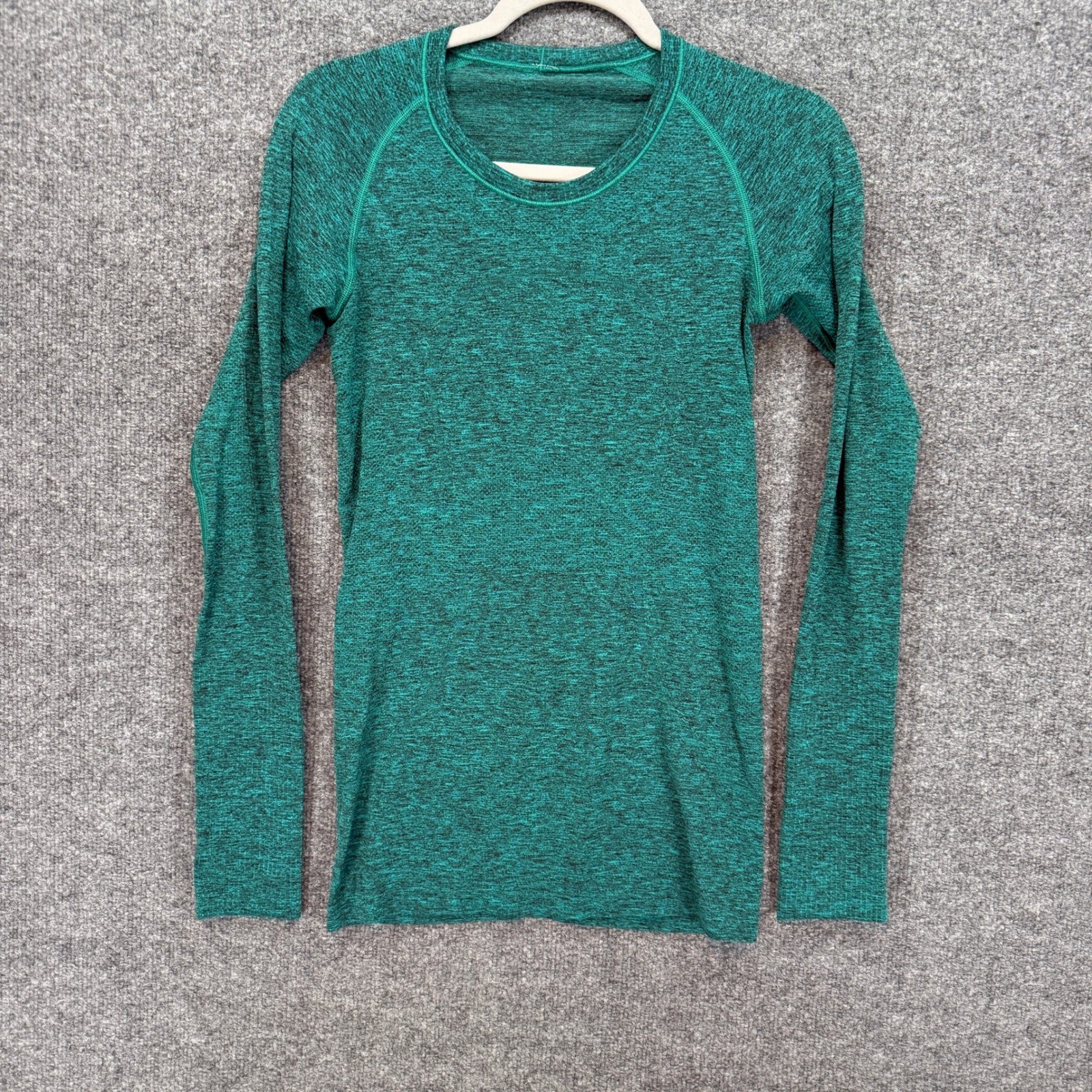 Lululemon Swiftly Tech Long Sleeve Shirt 2.0 Womens 6 Green Heathered Thumbholes