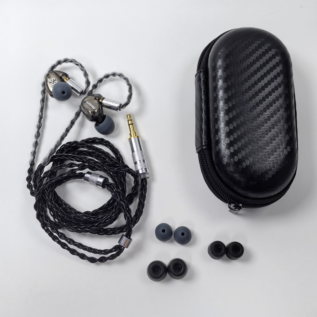 Shure SE535 Earphones Sound Isolating 3.5mm Stereo Voice Headset - Black Gold Shure SE535 Earphones Sound Isolating 3.5mm Stereo Voice Headset - Black Gold