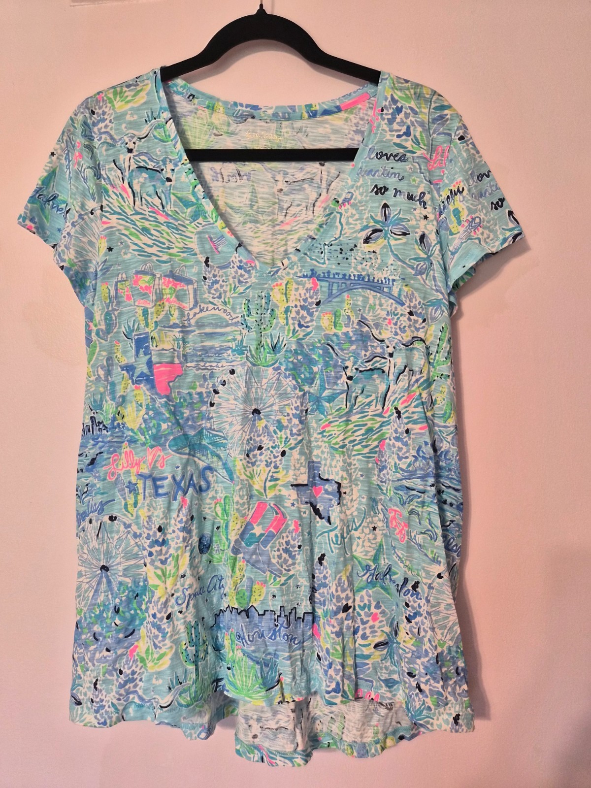 Lilly Pulitzer Etta Shirt Size L: Lilly Loves Texas short sleeve blue v-neck top