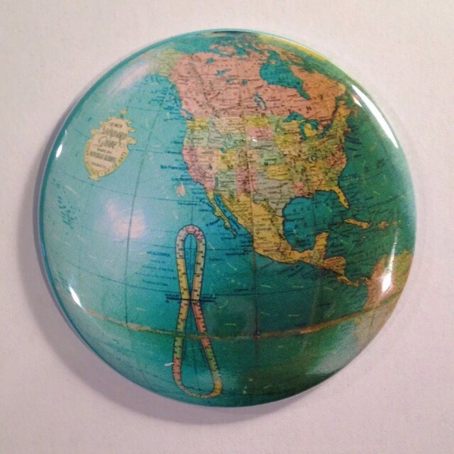 1940s World Globe Advertising Pocket Mirror Vintage Style