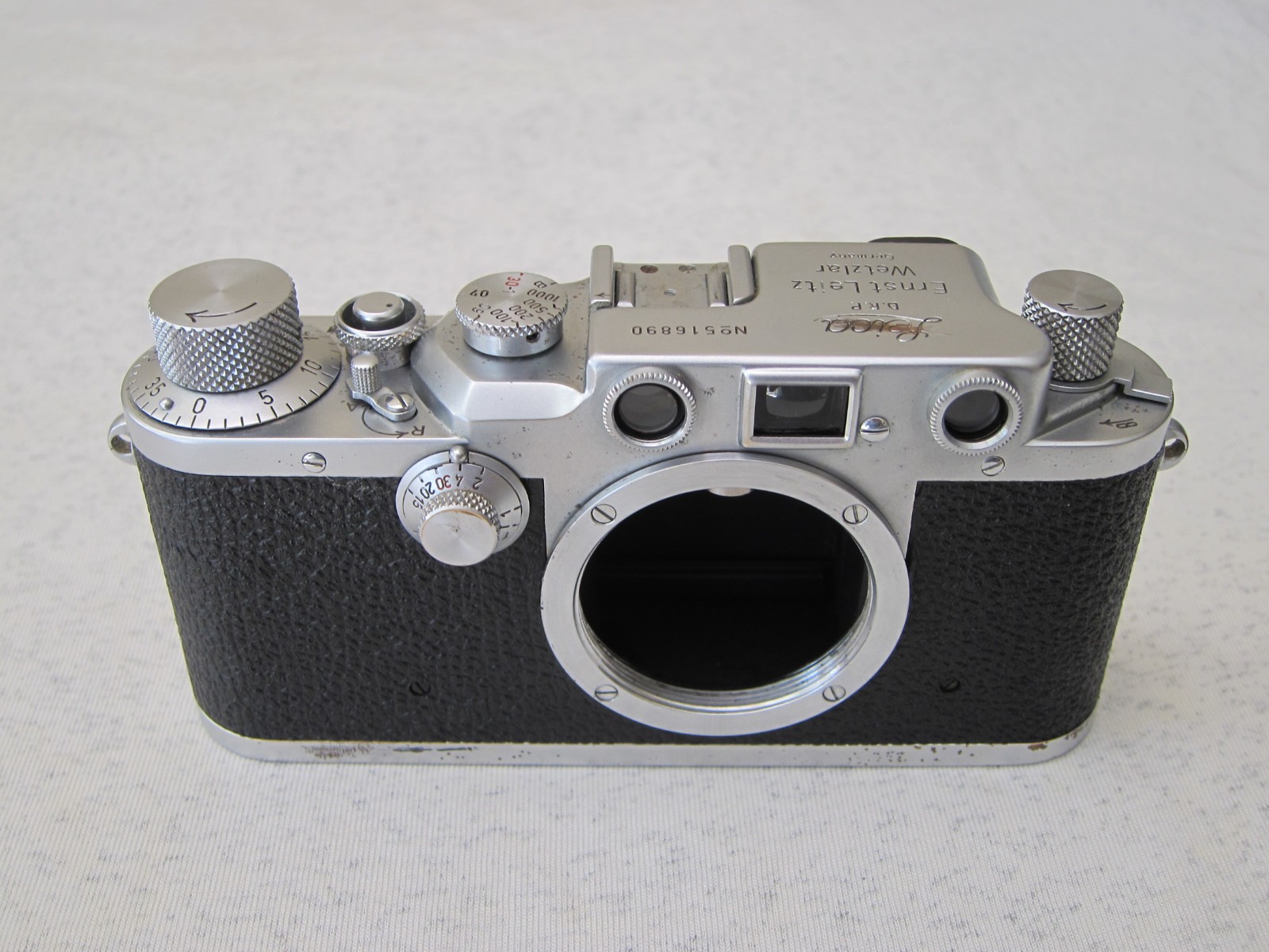 Leica IIIc camera body by Ernst Leitz Wetzlar ... LTM / M39 mount ... Leica IIIc camera body by Ernst Leitz Wetzlar ... LTM / M39 mount ...