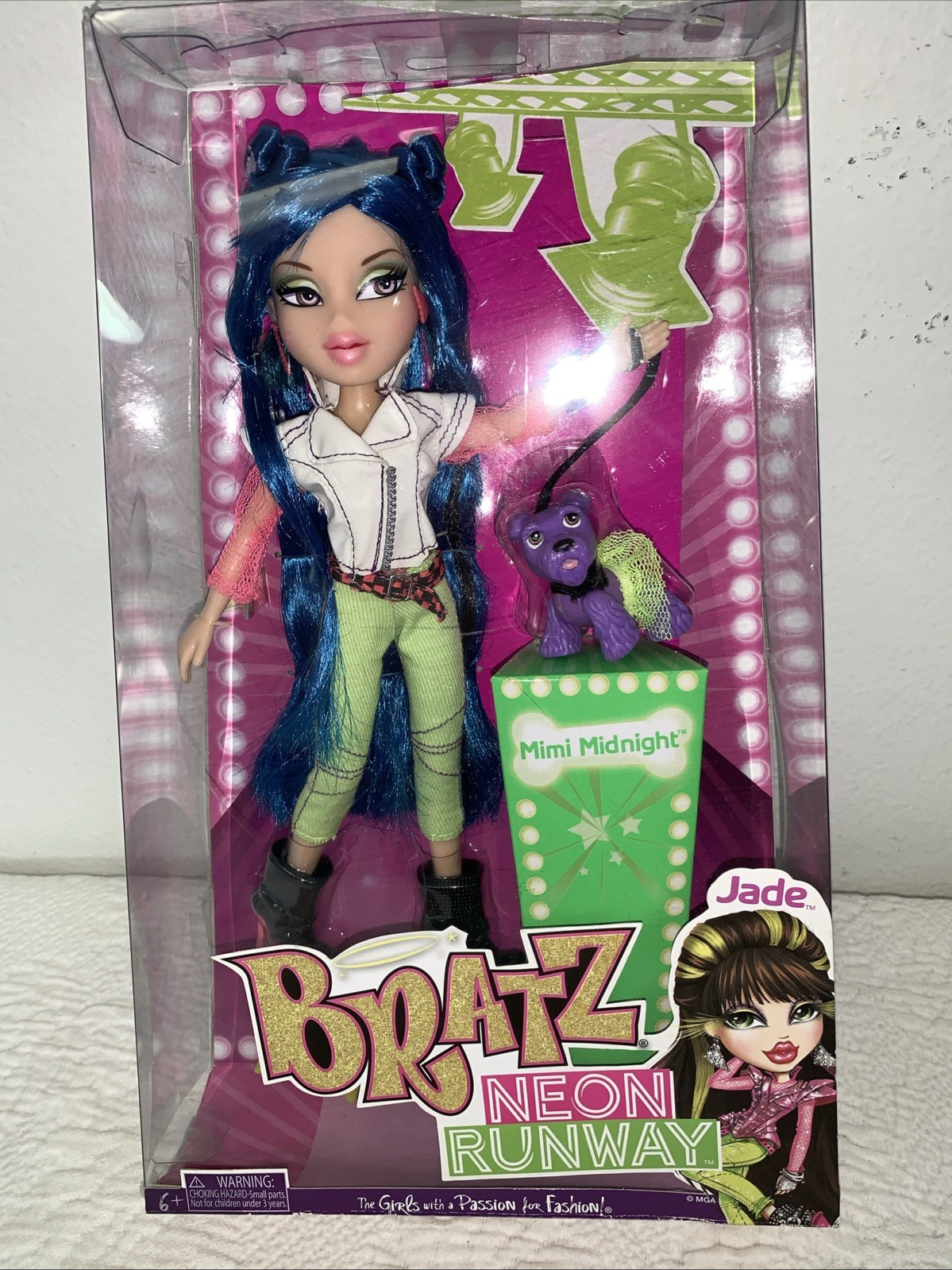 BRATZ Neon Runway JADE & MIMI Midnight 2011 Blue Hair Purple Dog New NIB NRFB BRATZ Neon Runway JADE & MIMI Midnight 2011 Blue Hair Purple Dog New NIB NRFB