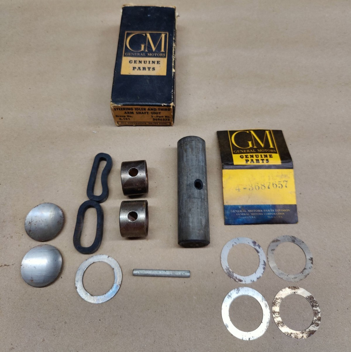 NOS OEM 1949-54 Chevy Passenger Steering Idler & Third Arm Shaft Unit GM 3696372 NOS OEM 1949-54 Chevy Passenger Steering Idler & Third Arm Shaft Unit GM 3696372