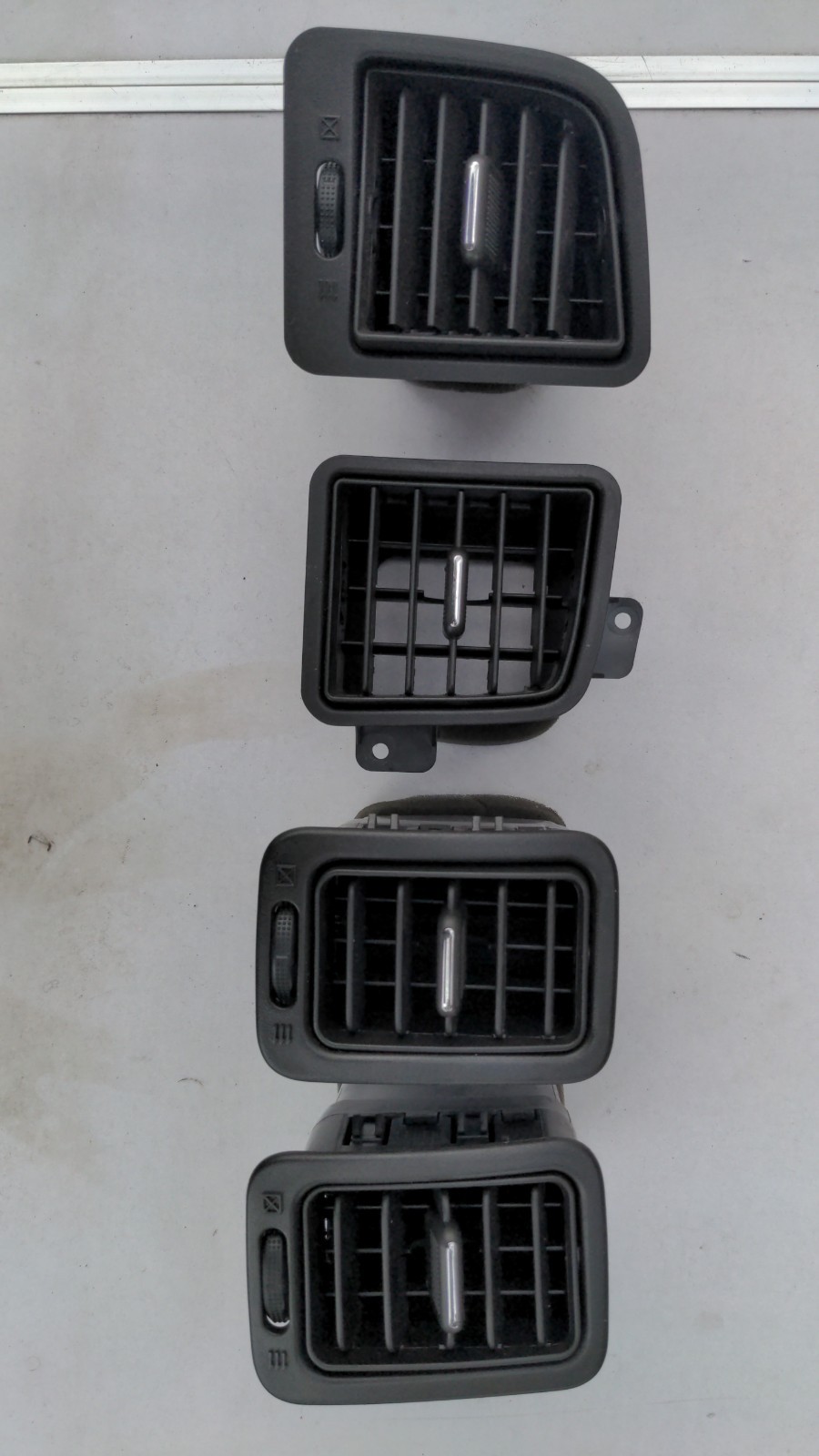 05-06 Escalade Platinum AC Dash Vent Complete Set Black Ebony Chrome Trim OEM