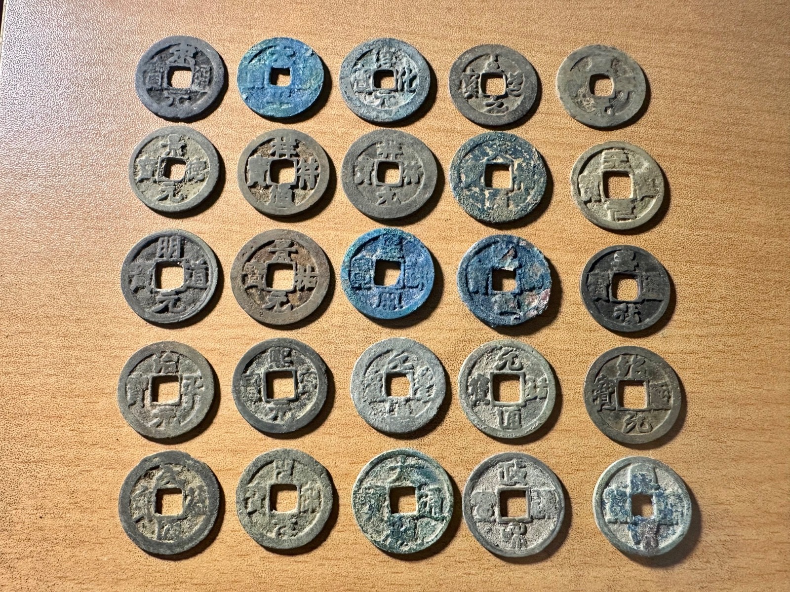 Set 25 different NORTHERN SONG COINS