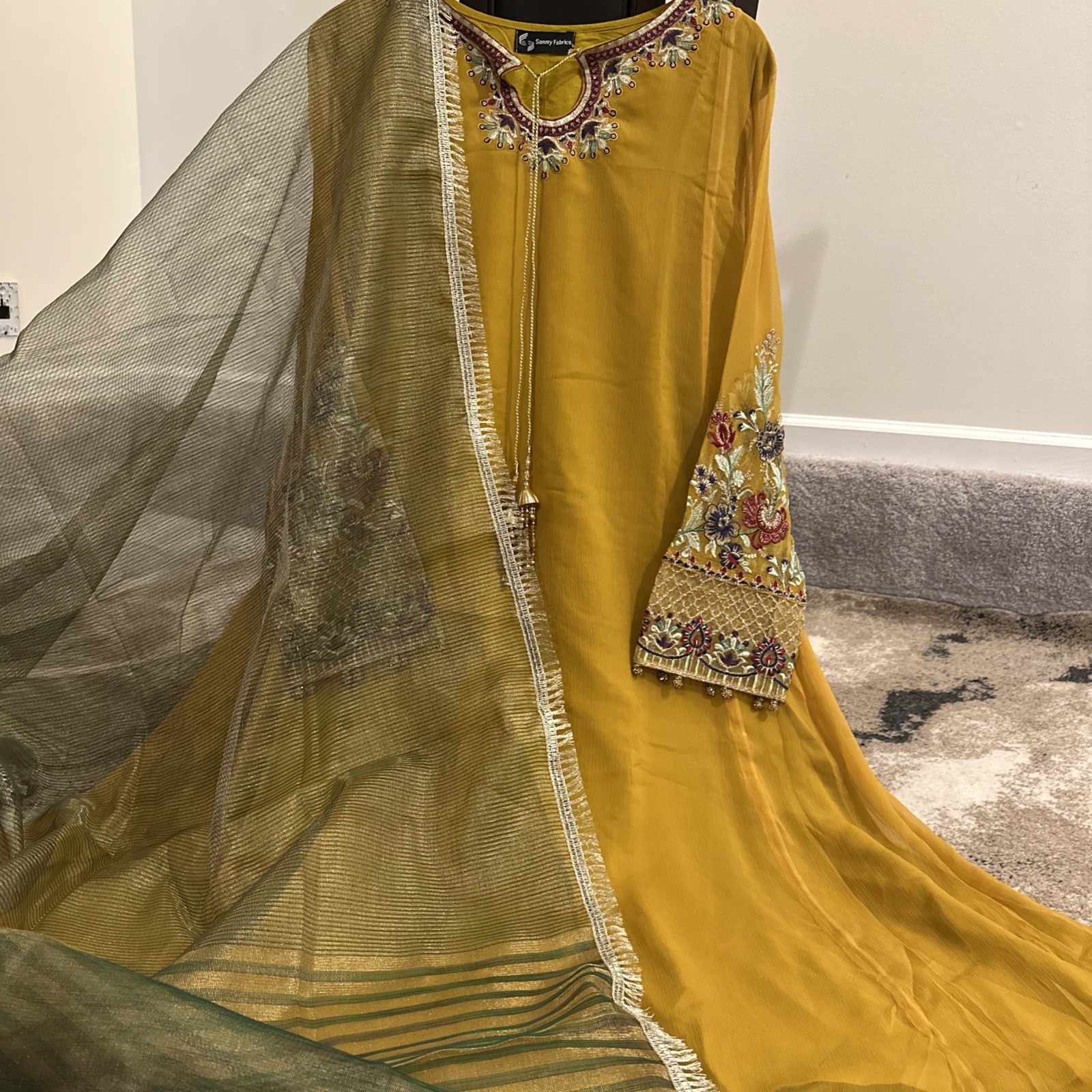 Indian Pakistani Embroidered Chiffon Salwar Kameez Size Xl Bust 44 Anarkali Indian Pakistani Embroidered Chiffon Salwar Kameez Size Xl Bust 44 Anarkali