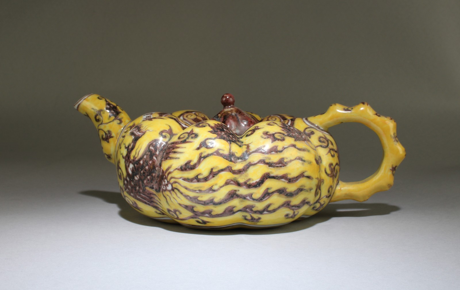 A Famille Jaune Pot. 'XuanDe' mark