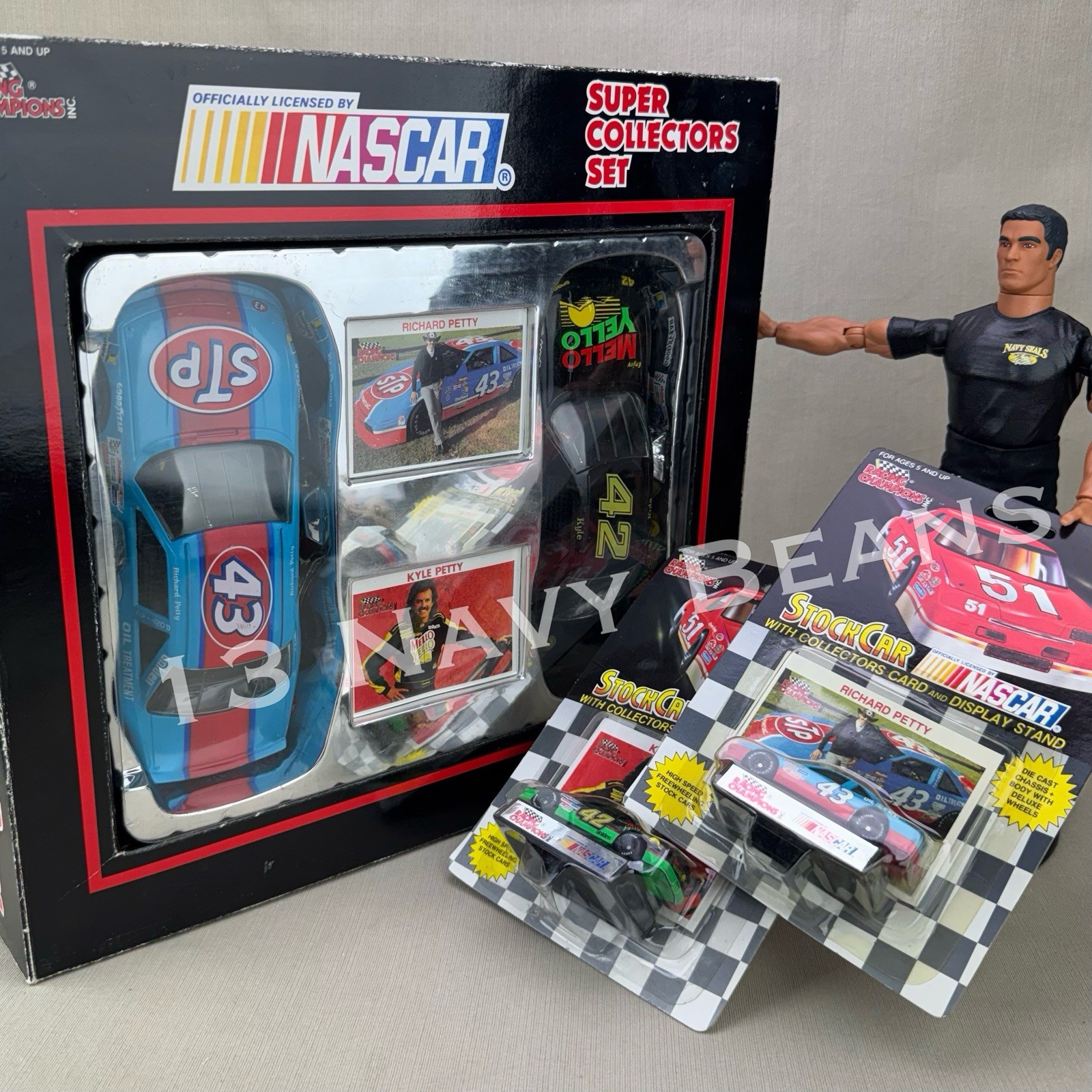LOT Super Collectors Set\