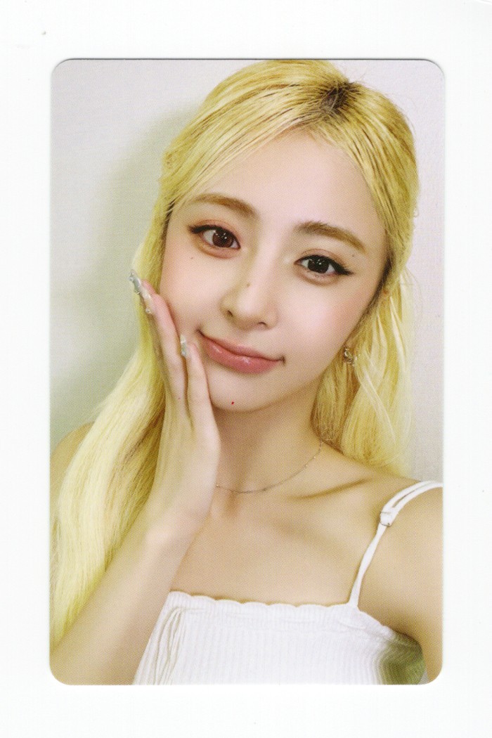 LE SSERAFIM - Made My Night [WEVERSE] Compact PREORDER EXCLUSIVE PHOTOCARD