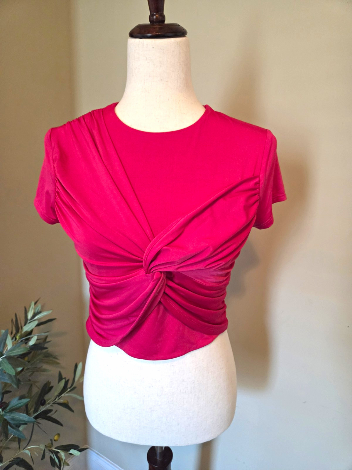 Express Women\'s Size S Pink Knot Front Body Countour Stretch Tee NWT $44 Express Women\'s Size S Pink Knot Front Body Countour Stretch Tee NWT $44