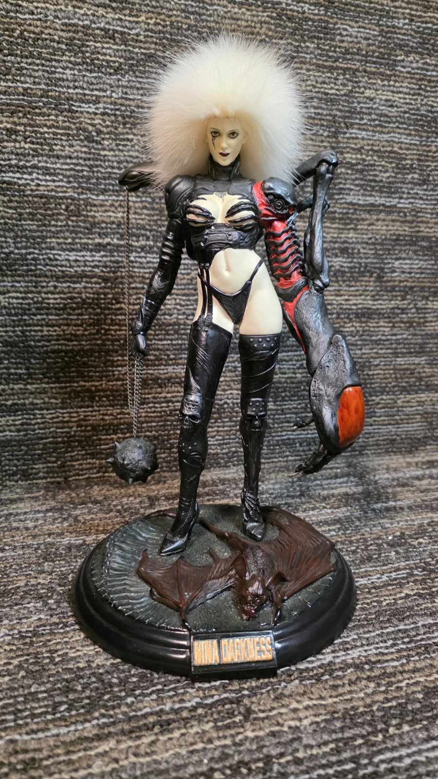 FEWTURE MODELS Nina Darkness 1/6 Statue Figure *USED