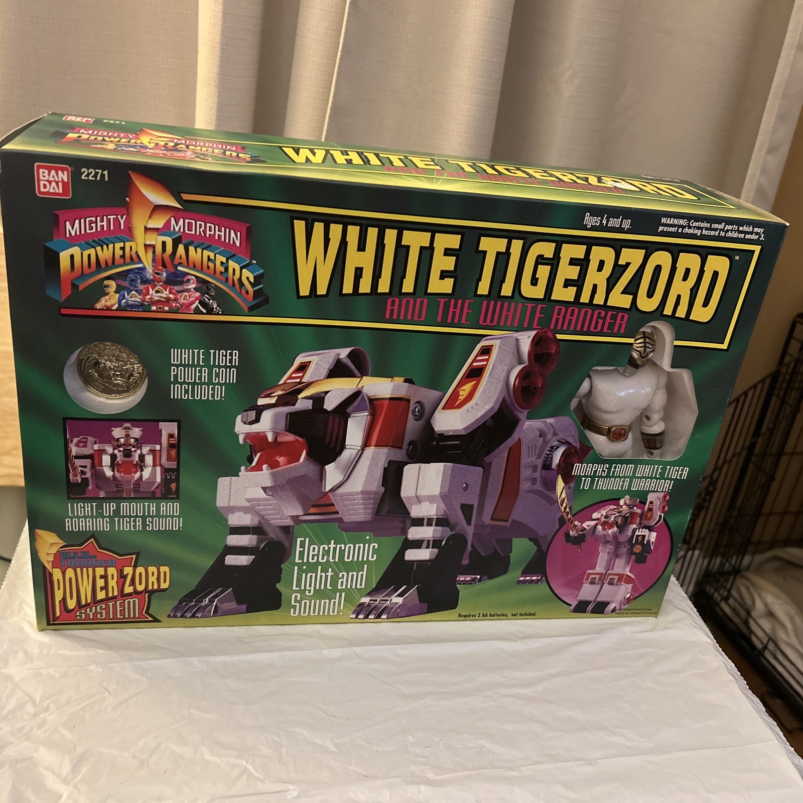 Bandai. Mighty Morphin Power Ranger, White TigerZoid and The White Ranger  Bandai. Mighty Morphin Power Ranger, White TigerZoid and The White Ranger 